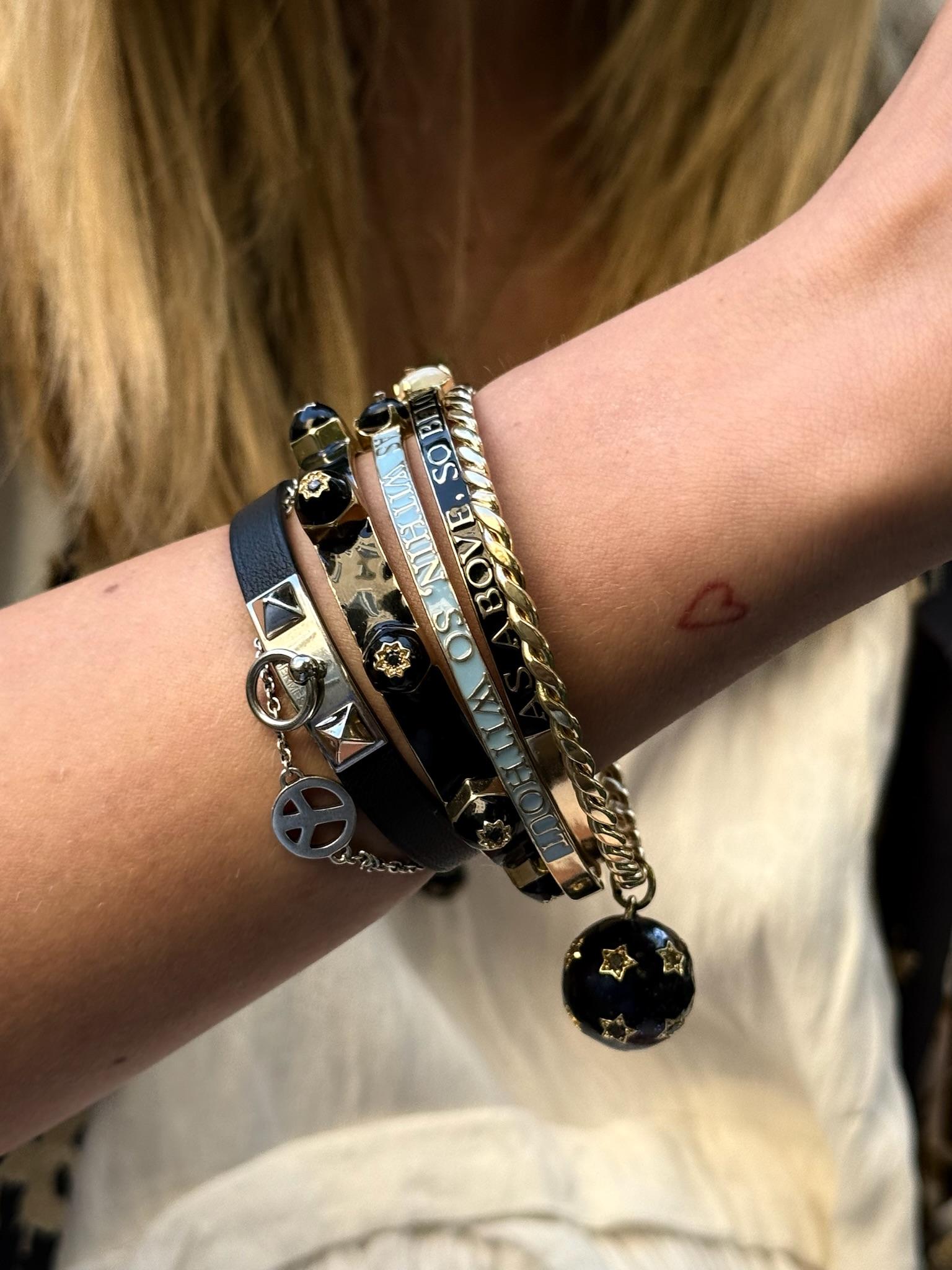 Bracelet à breloques en émail étoilé Diamant blanc Diamant noir Neuf - En vente à Los Angeles, CA