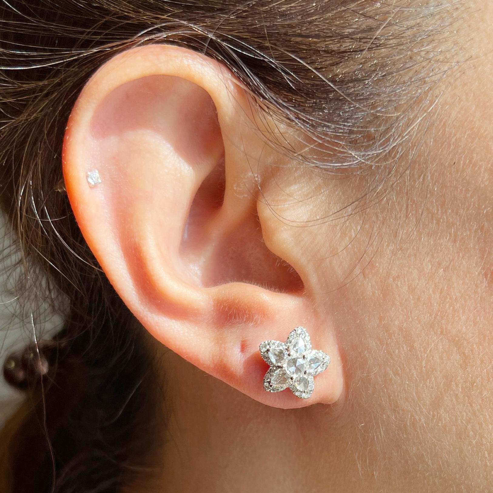 Star Fish Shaped Earring Set with 3.10 Carat White Diamond In New Condition For Sale In Hung Hom, HK