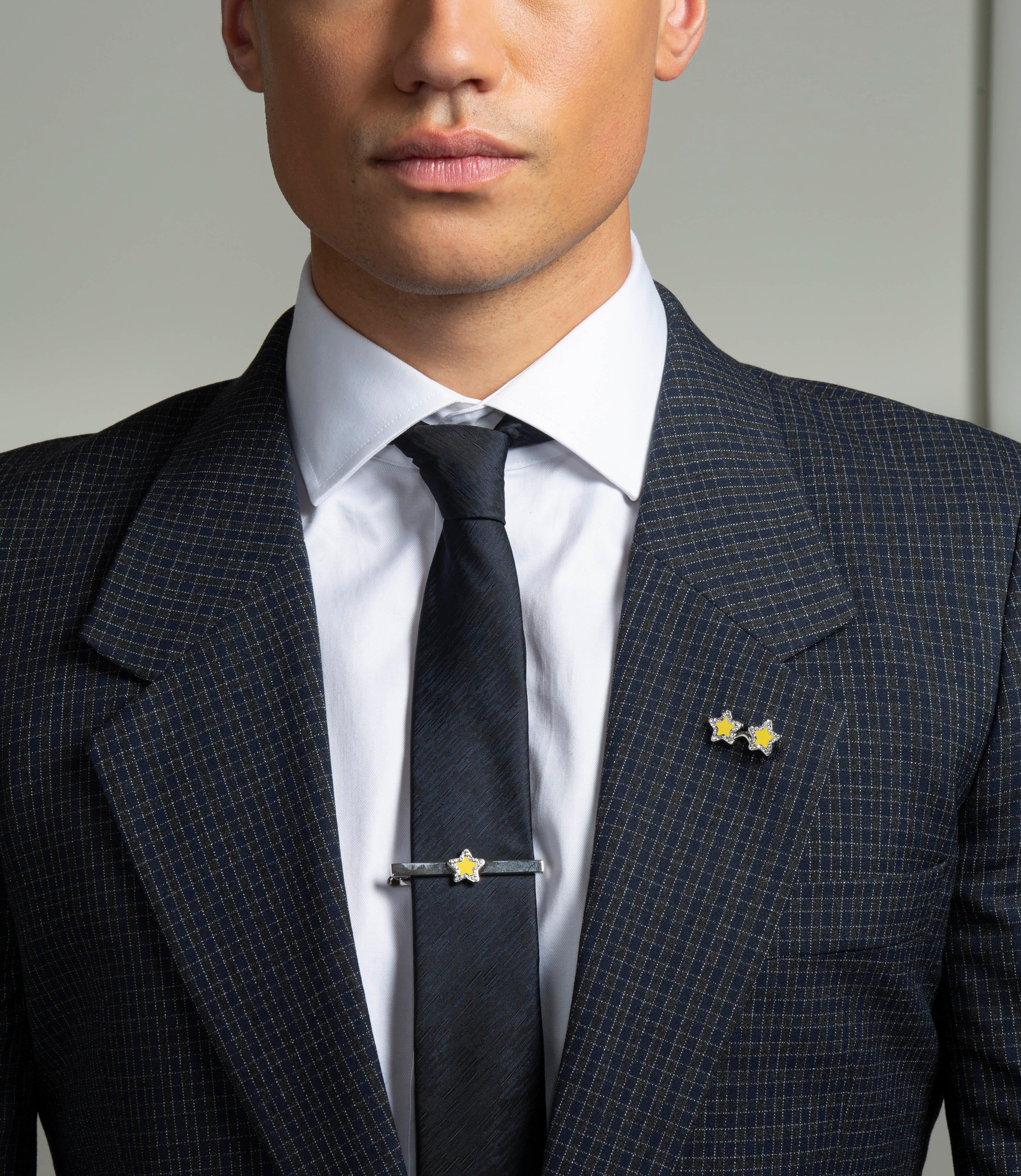 Alfiler Estrella Gafas con Esmalte Amarillo y Elementos Swarovski en Nuevo estado para la venta en Fulham business exchange, London