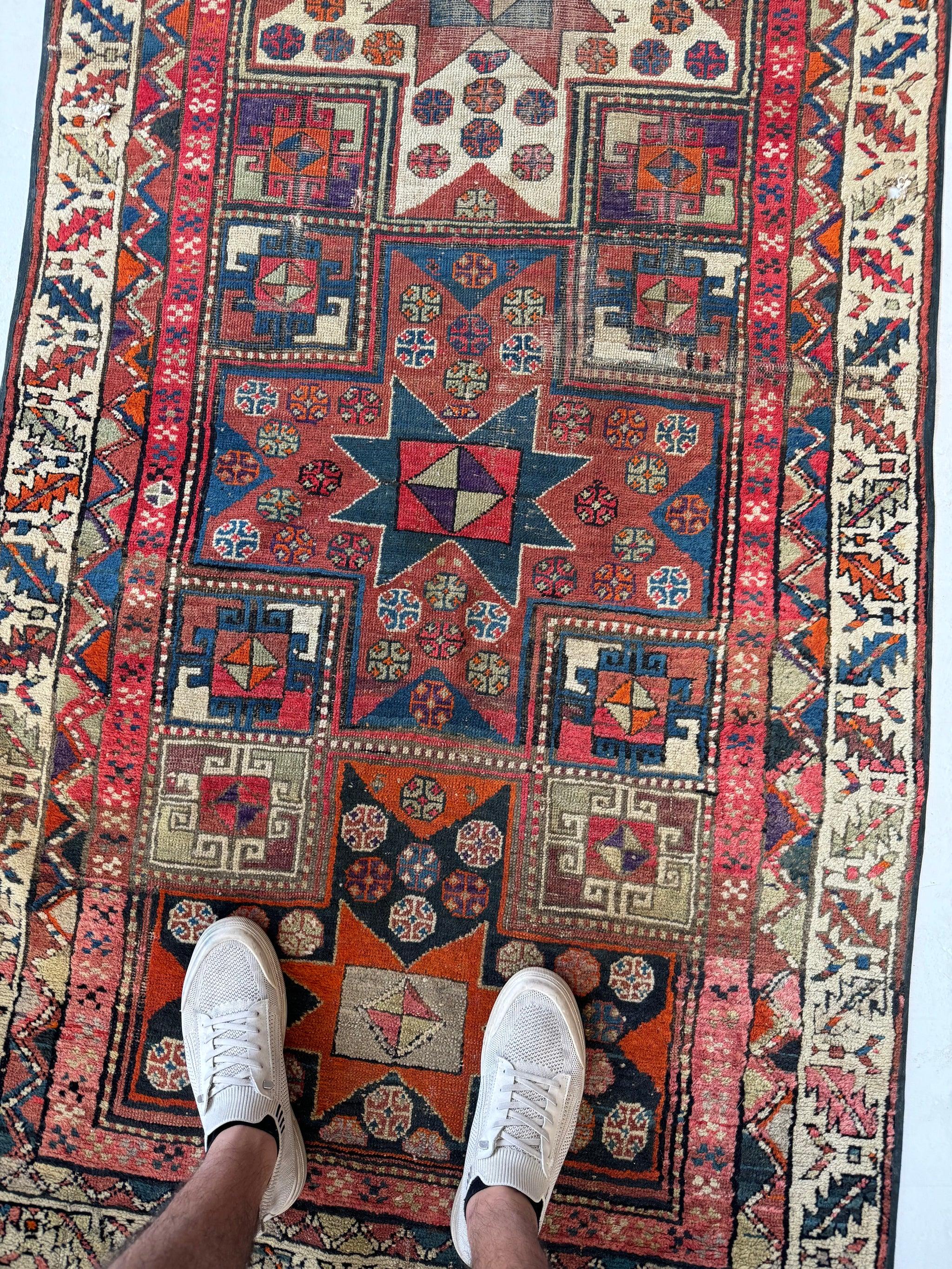 Kazakh Tapis de course Star Kazak Antiquities, c. 1930's en vente