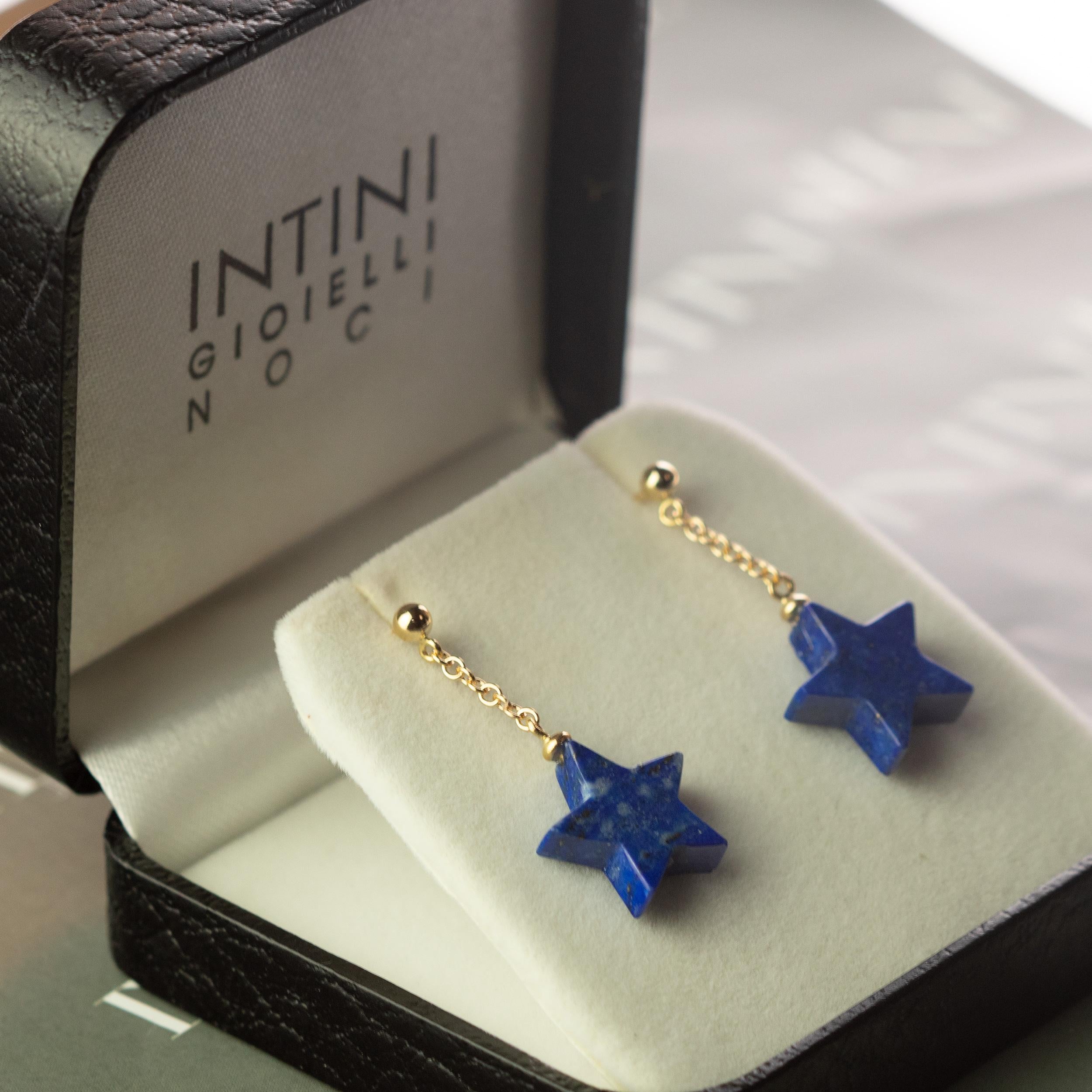 Pendants d'oreilles à pendentifs cocktail en forme d'étoile en lapis-lazuli et chaîne en or 18 carats sculptée Pour femmes en vente