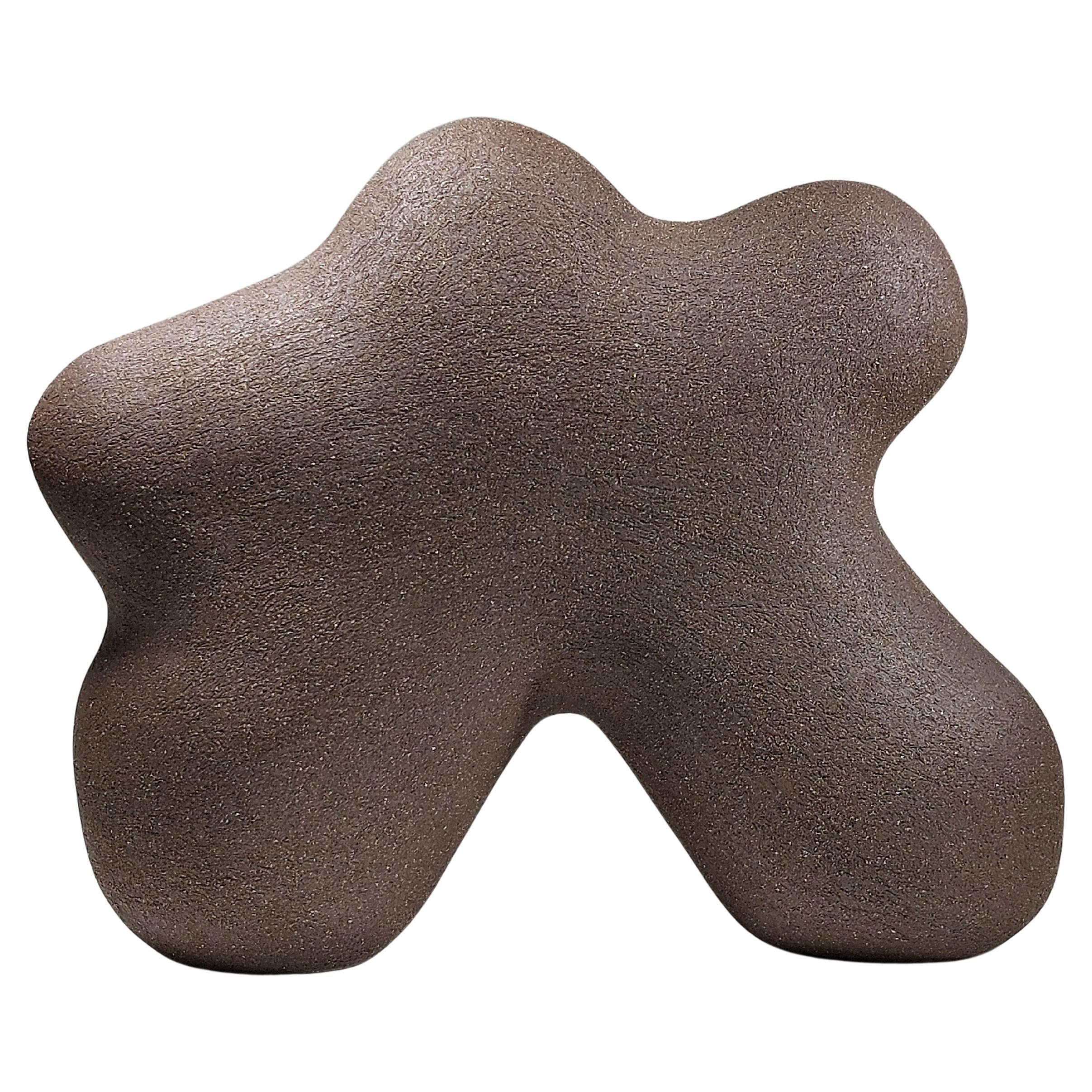 Star Man - Scultura in ceramica in gres nero di Rachel Peters, Regno Unito, In magazzino