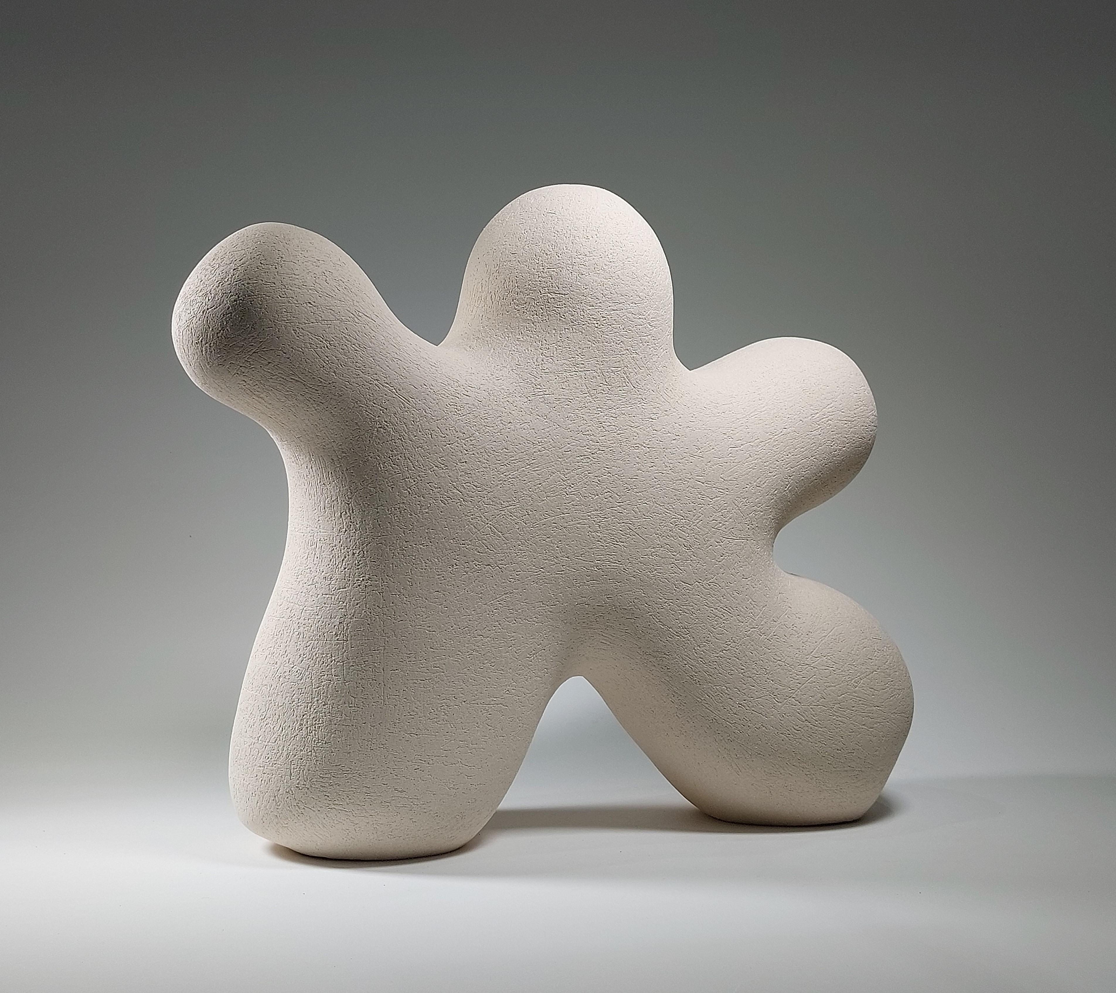 Moderno Star Man - Scultura in ceramica in gres bianco di Rachel Peters, Regno Unito, In magazzino in vendita