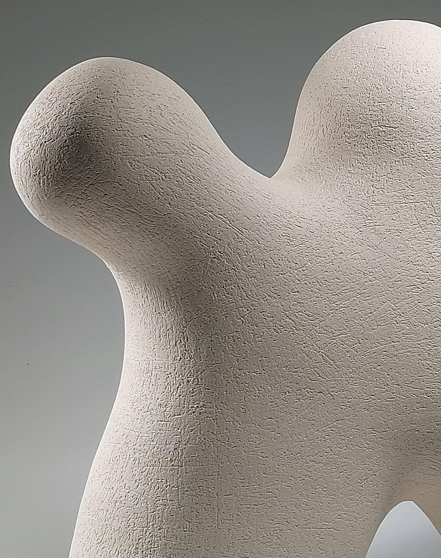 Fatto a mano Star Man - Scultura in ceramica in gres bianco di Rachel Peters, Regno Unito, In magazzino in vendita