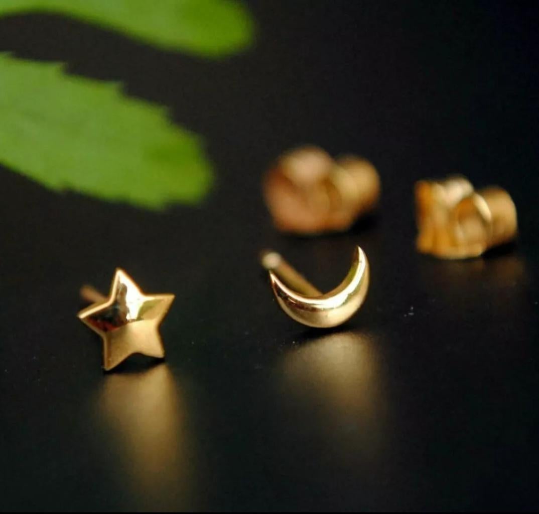 Taille ronde Etoile Lune Boucles d'oreilles en or 14k Boucles d'oreilles Lune et Etoile Zodiac Bijoux Céleste en vente