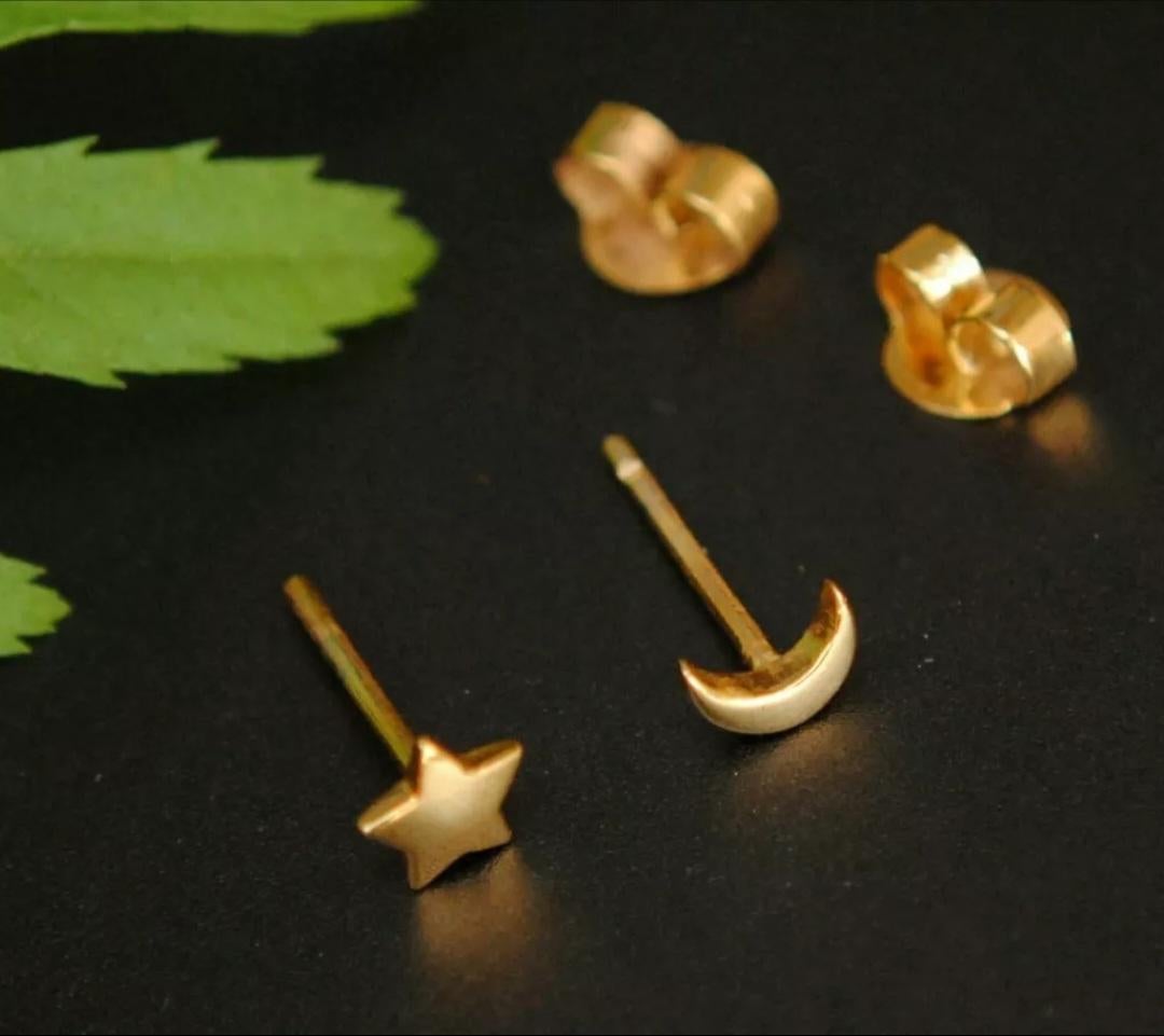 Etoile Lune Boucles d'oreilles en or 14k Boucles d'oreilles Lune et Etoile Zodiac Bijoux Céleste Neuf - En vente à Chicago, IL