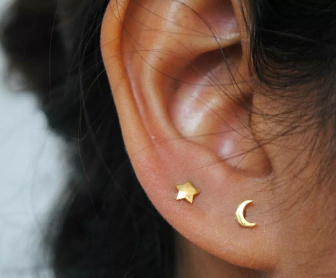 Etoile Lune Boucles d'oreilles en or 14k Boucles d'oreilles Lune et Etoile Zodiac Bijoux Céleste en vente 1