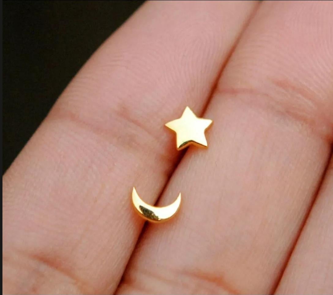 Etoile Lune Boucles d'oreilles en or 14k Boucles d'oreilles Lune et Etoile Zodiac Bijoux Céleste en vente 3