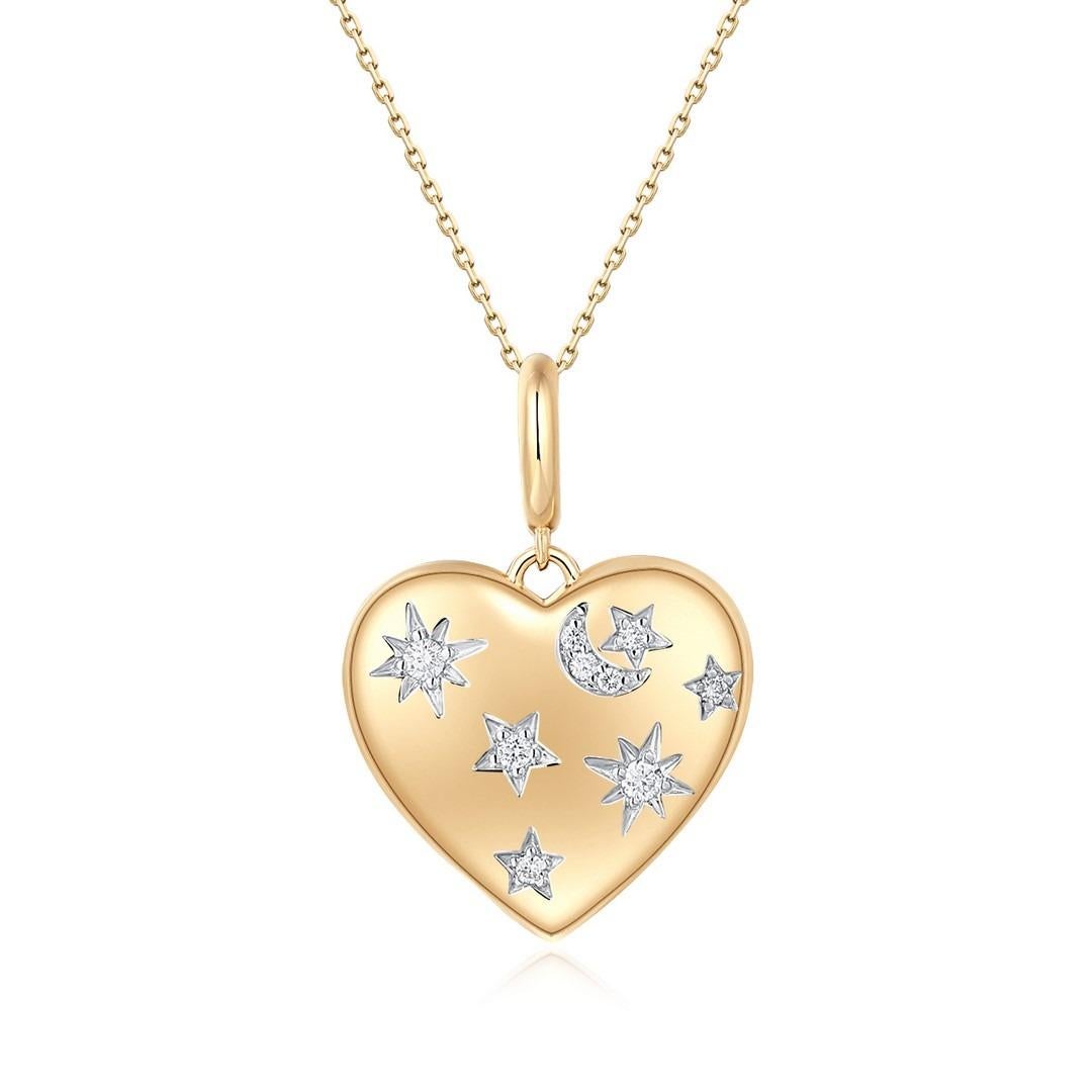 Collana con ciondolo in oro giallo 14 carati a forma di cuore con stella e luna In condizioni Nuovo in vendita a Los Angeles, CA