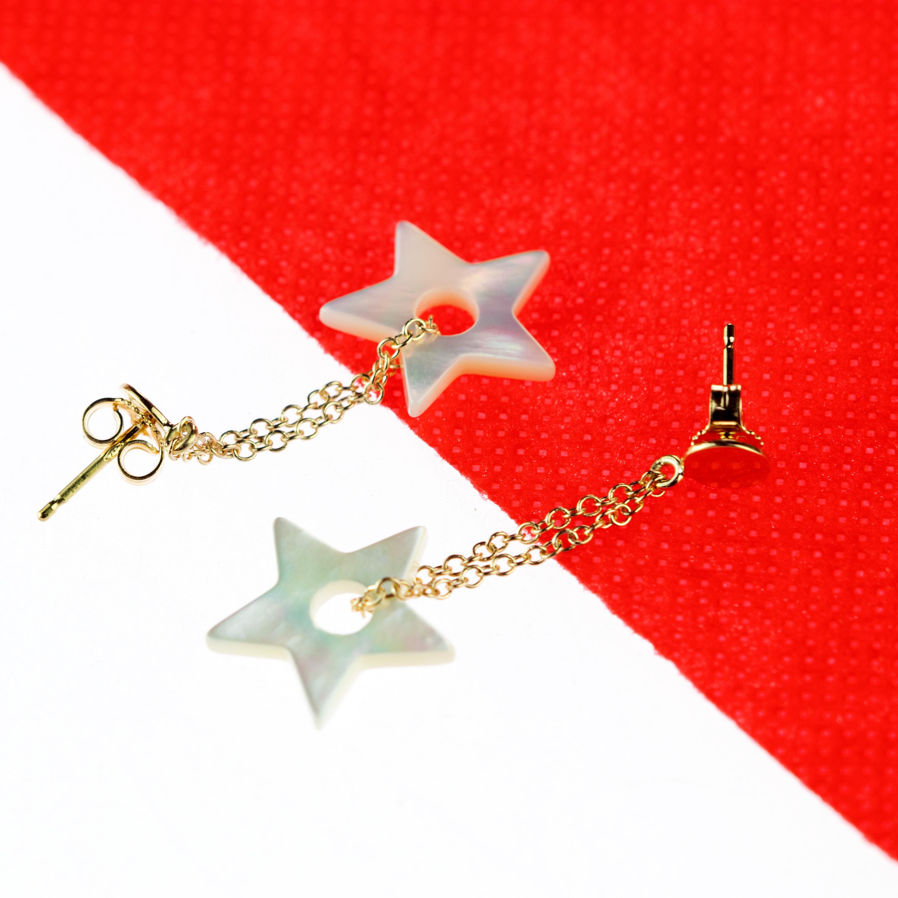 Mixed Cut Star Mother of Pearl Carved 18 Karat Gold Chain Cocktail Drop Dangle Earrings For Sale