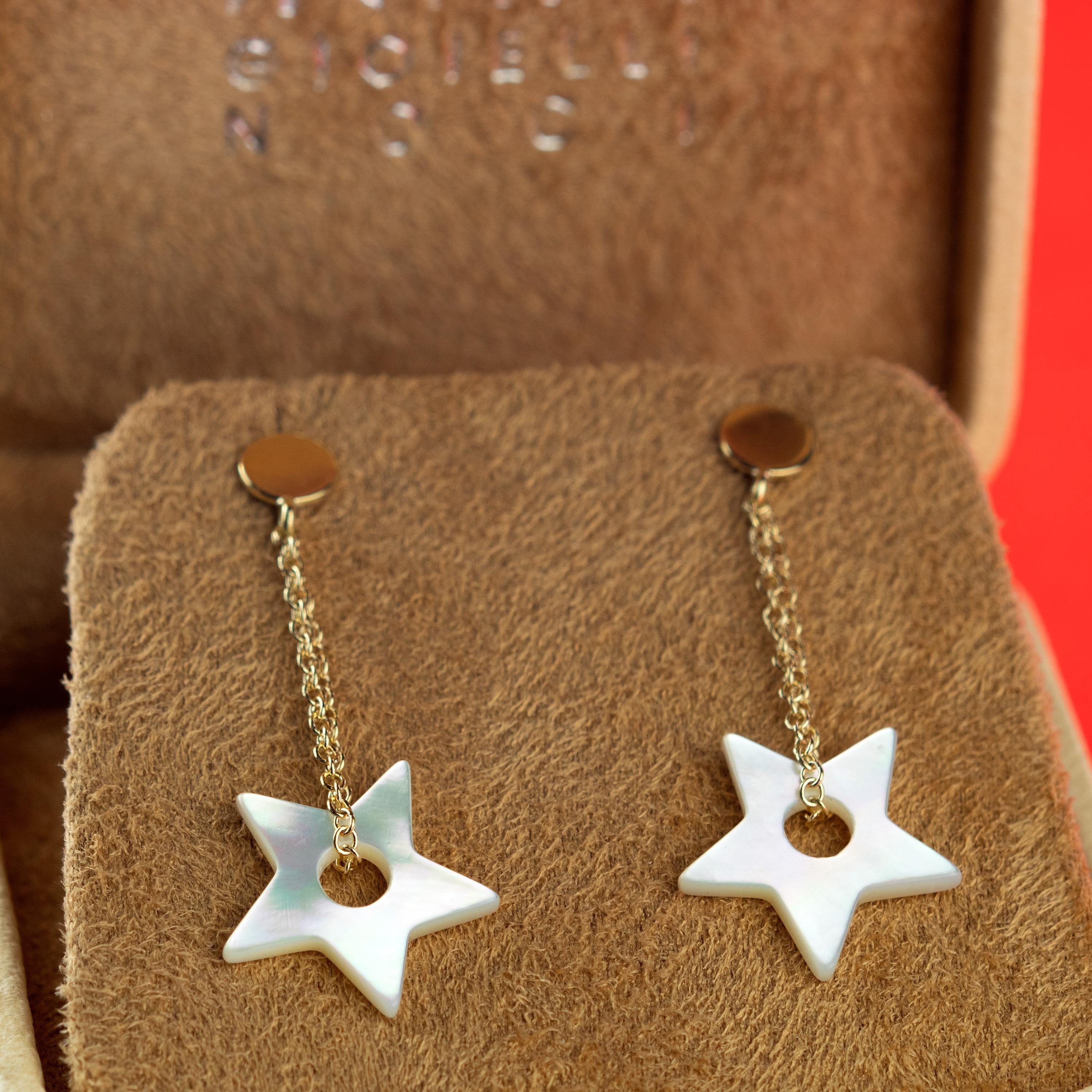 Star Mother of Pearl Carved 18 Karat Gold Chain Cocktail Drop Dangle Earrings For Sale 2