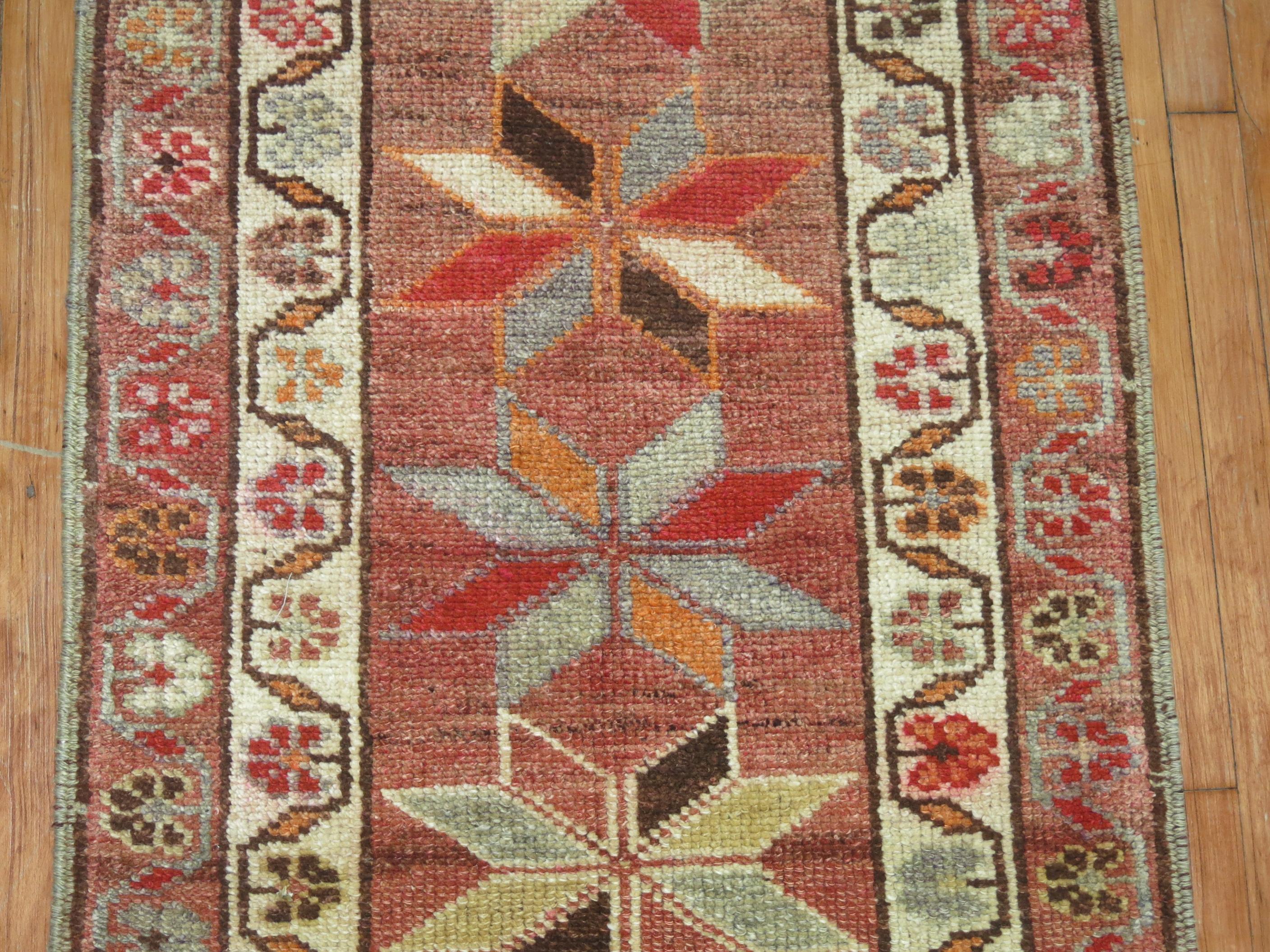 Star Motif Geometric Turkish Anatolian Runner In Good Condition For Sale In New York, NY