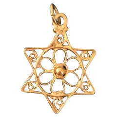 Star of David 18 Karat Gold Filigree Feminine Jewish Star of David Charm or P
