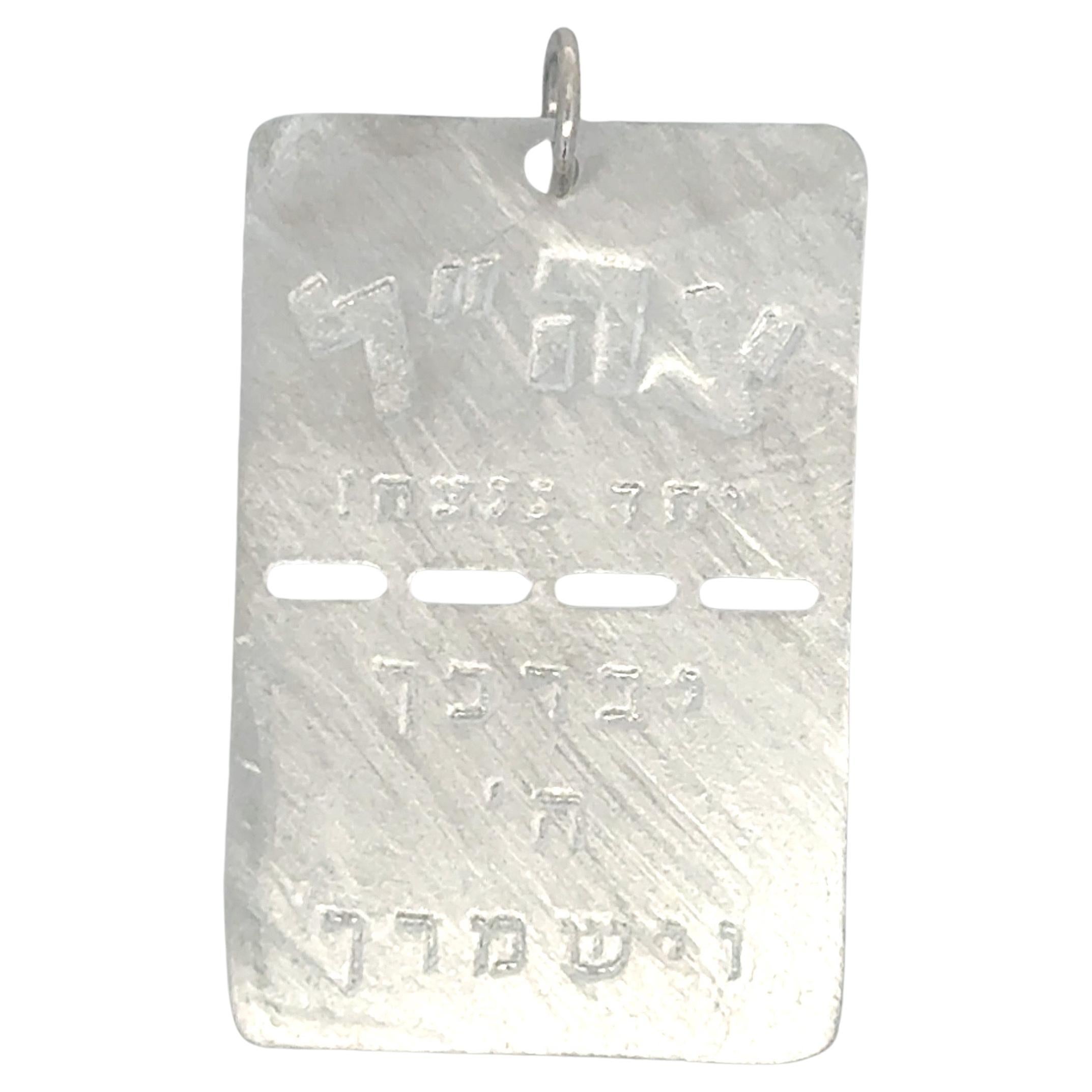 Medaglietta con stella di David Am Israel Chai in oro bianco 14 carati, 5 grammi. 
Disponibile in oro giallo. 
La collana non è inclusa, solo il ciondolo. 