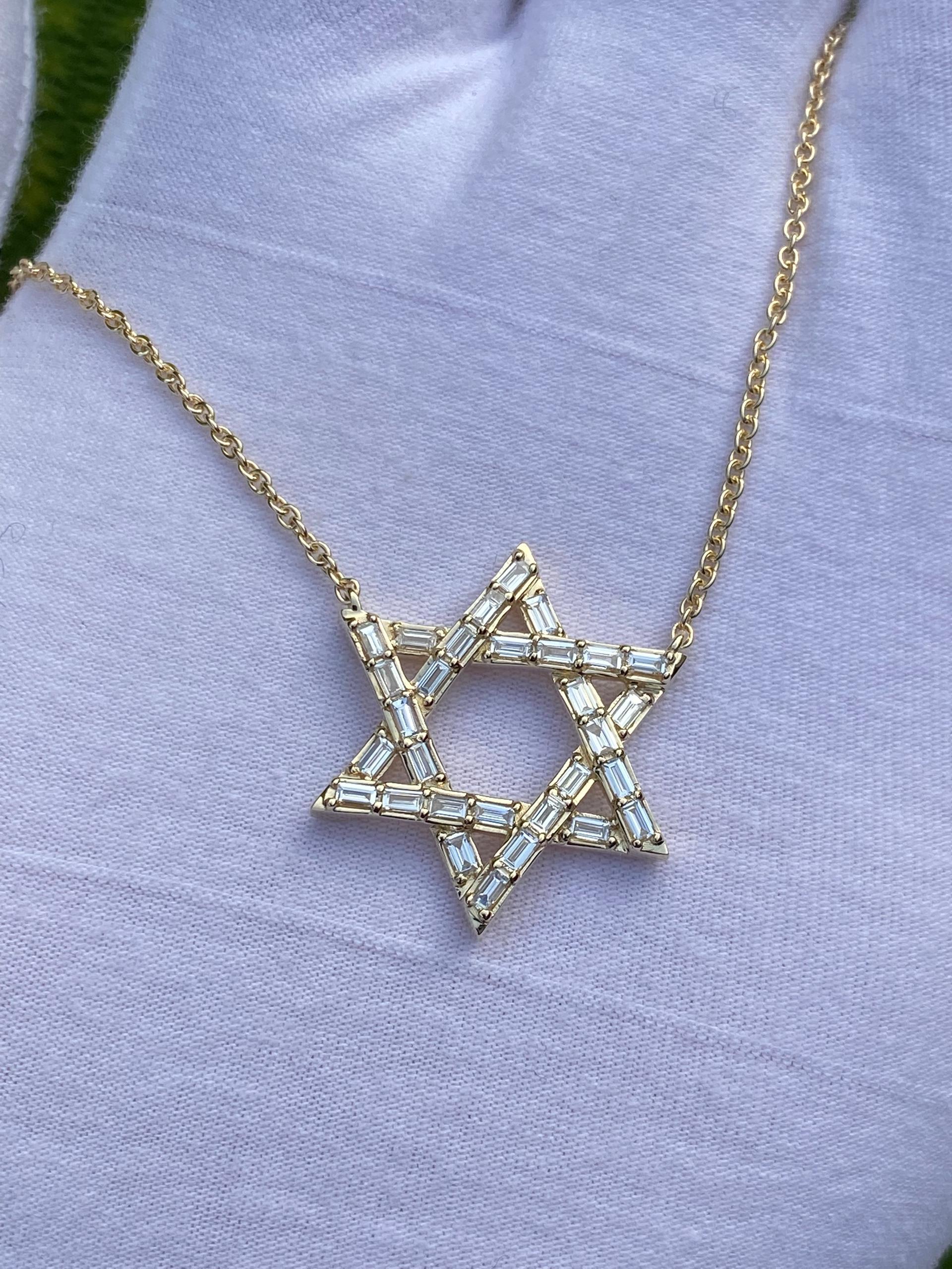 Taille baguette Collier en or jaune 14 carats (ou 18 carats sur demande) avec étoile de David et diamant baguette en vente