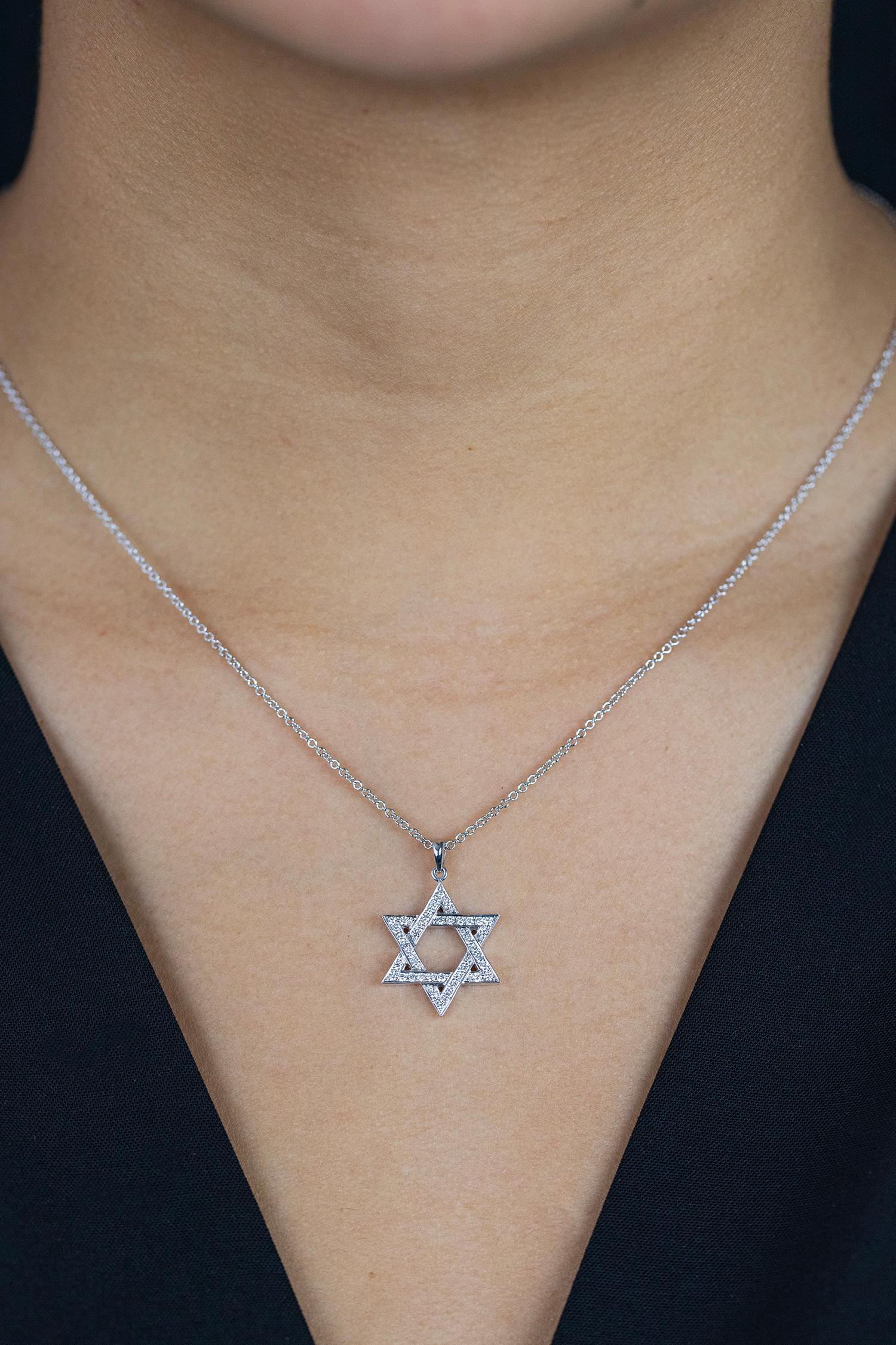 Roman Malakov 0.30 Carat Round Cut Diamond Star of David Pendant Necklace In New Condition In New York, NY