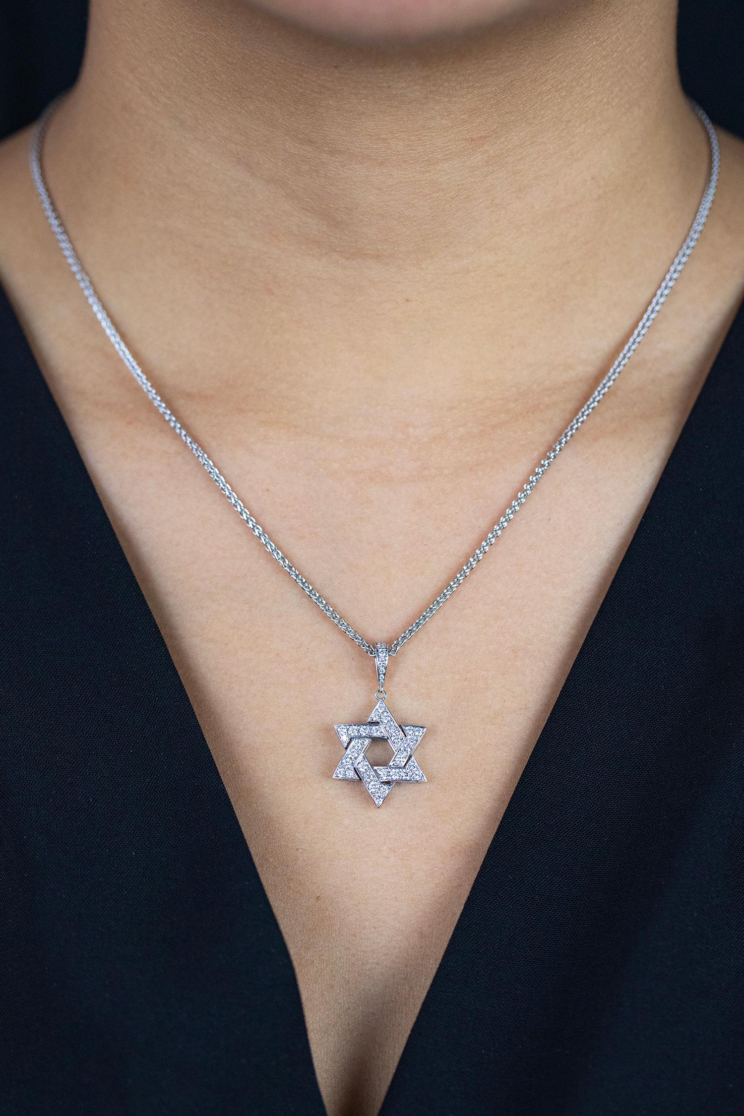 Roman Malakov 0.60 Carat Total Diamond Star of David Diamond Pendant Necklace In New Condition For Sale In New York, NY