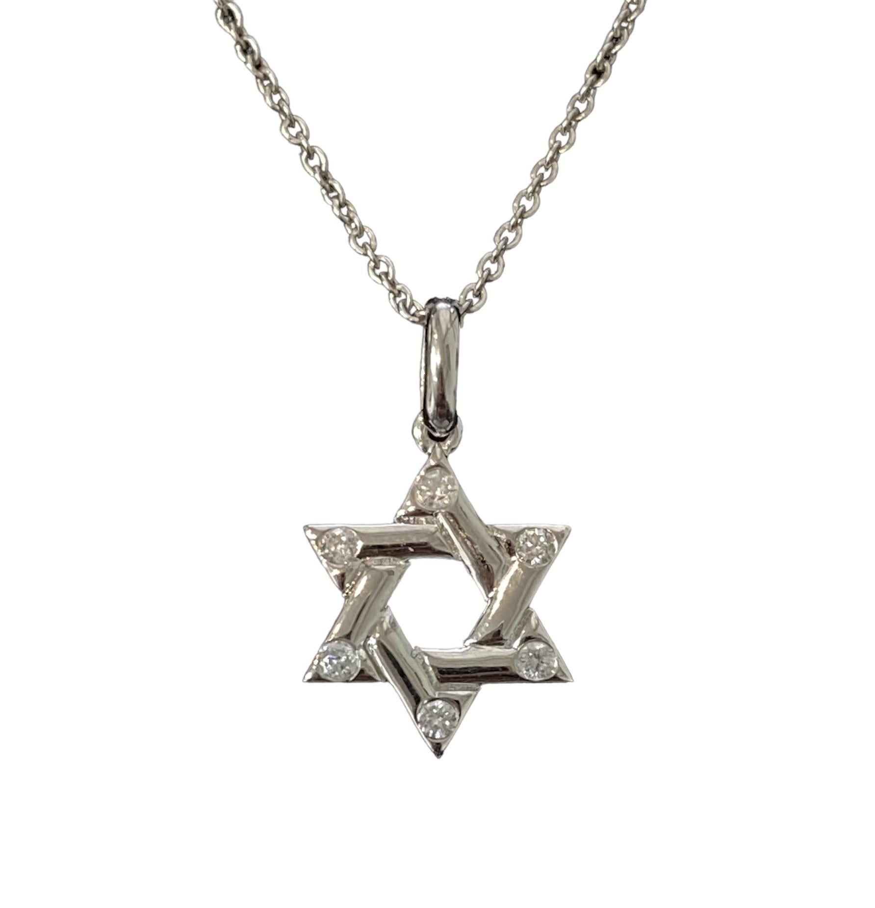 Star Of David Natural Diamond Necklace 14K In Good Condition For Sale In New York, NY