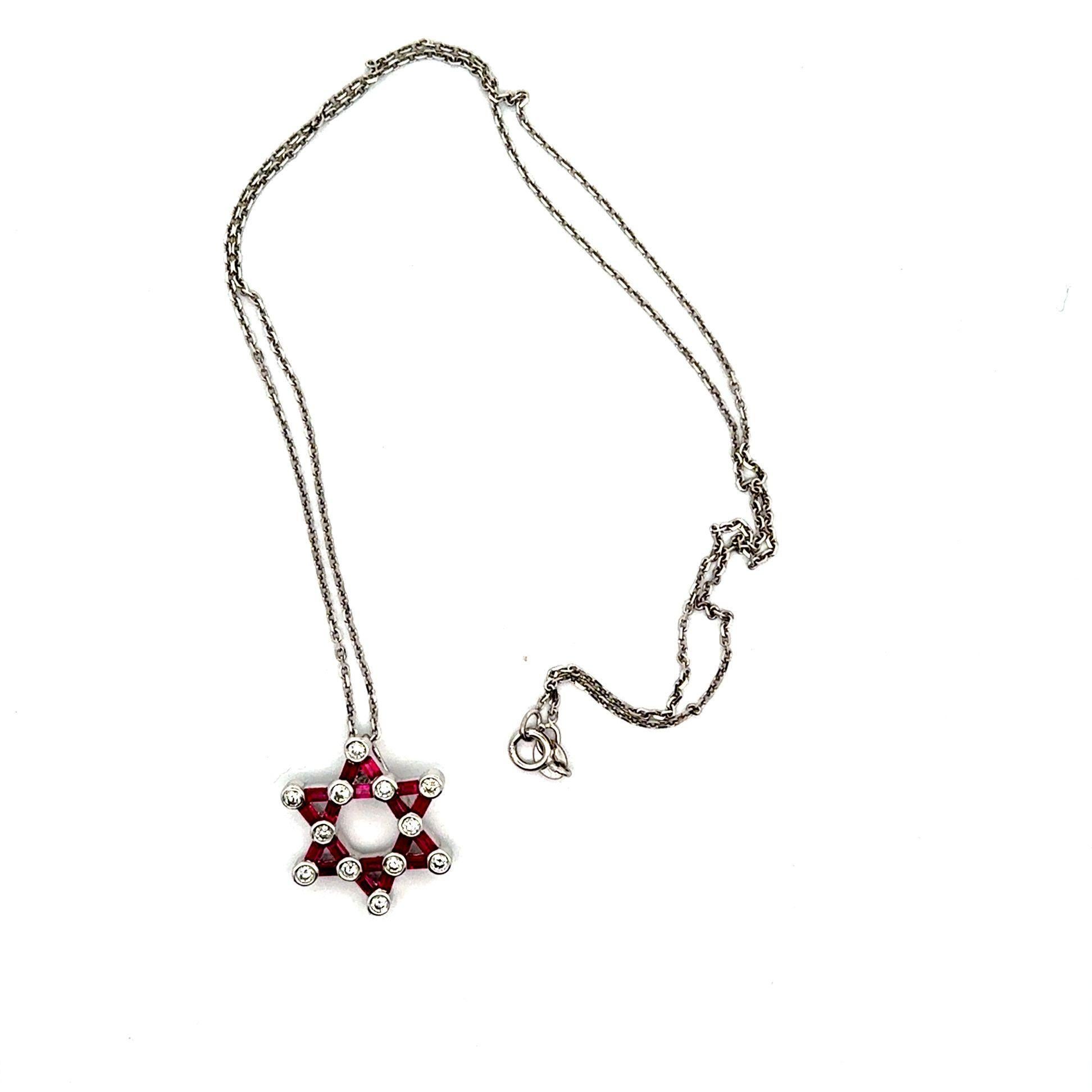 Colgante Collar de Oro 18k Estrella de David Rubí Diamante Corte baguette en venta