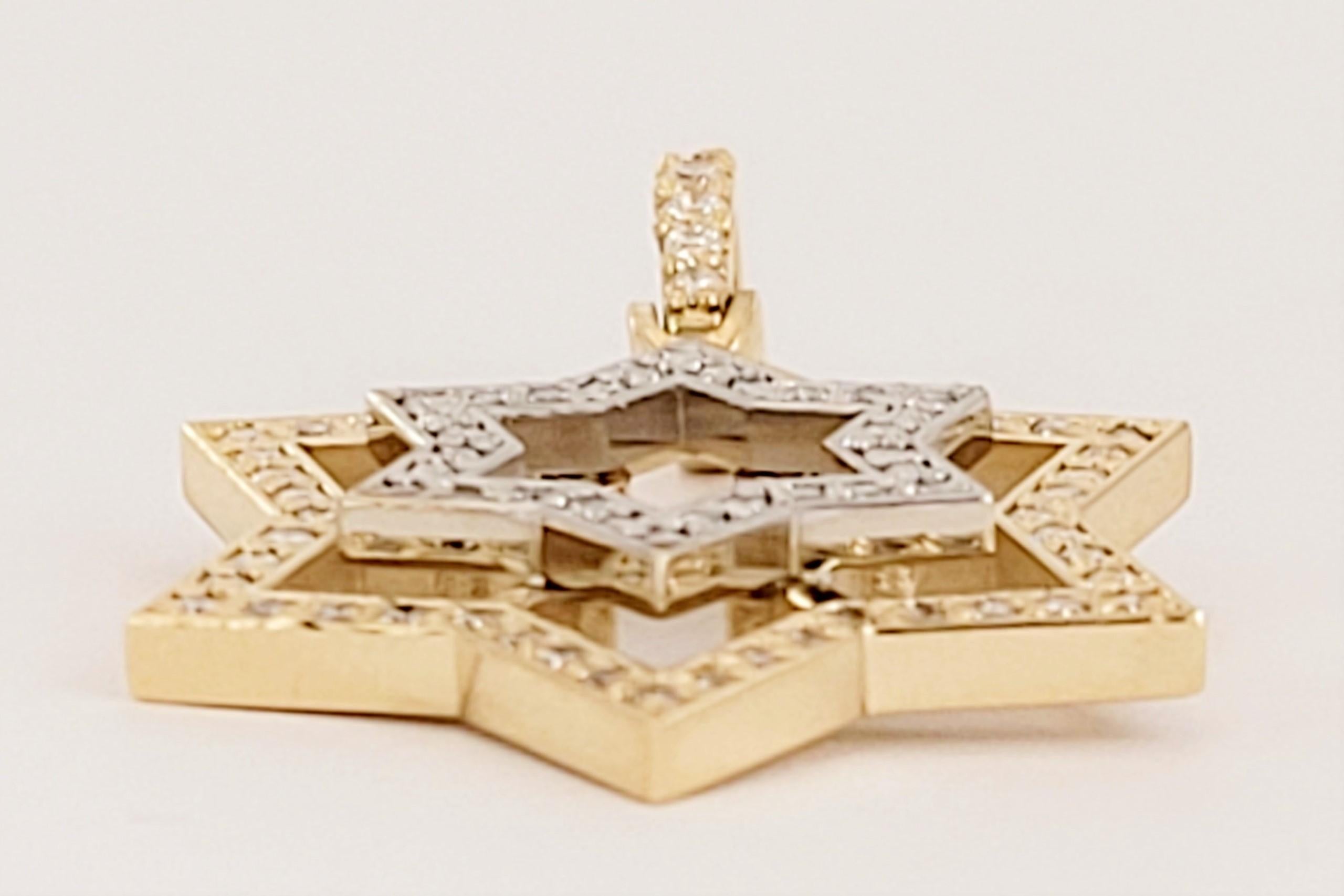 Ciondolo bicolore a forma di stella di David con diamanti In condizioni Nuovo in vendita a New York, NY