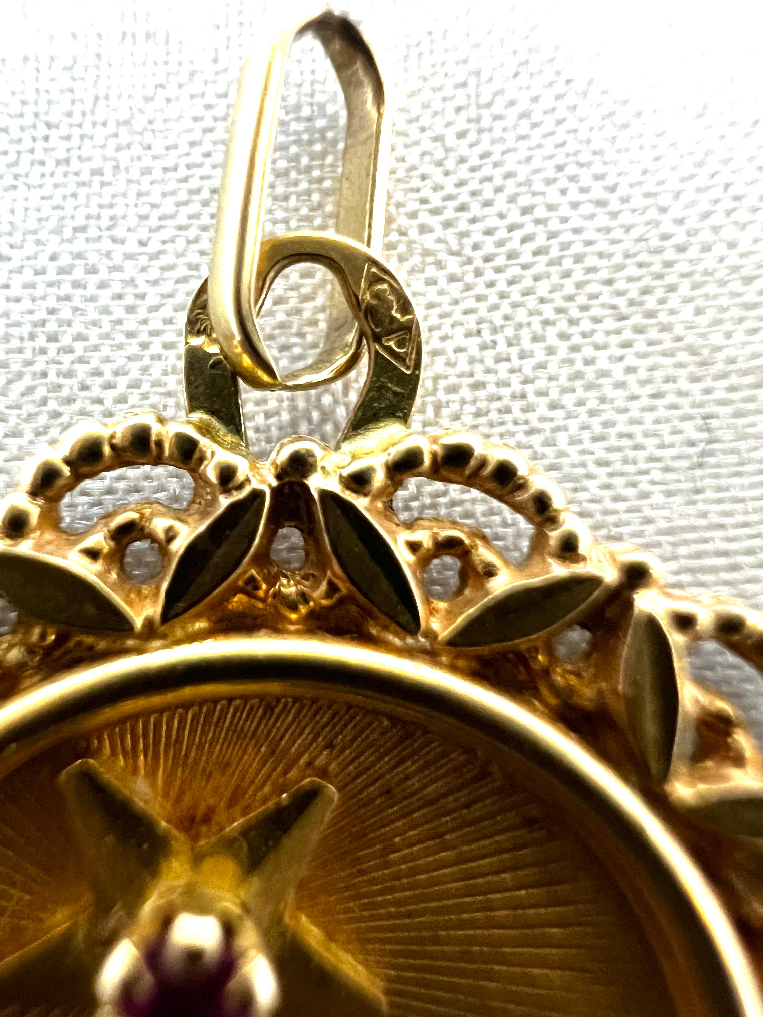 Star of Love Etoile d’Amour 18k Gold Pendant French Vintage Love Token For Sale 2