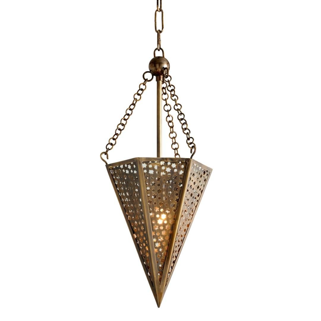 Putting a unique twist on the classic Moravian Star
A body of Old-World Bronze with different-sized stars and a matching canopy.
Its sense of scale and history make it an enchanting fixture with a mysterious aura.
Compatible with a