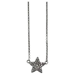 Chaîne collier à motif halo de diamants sertis en pavé et or blanc 14 carats