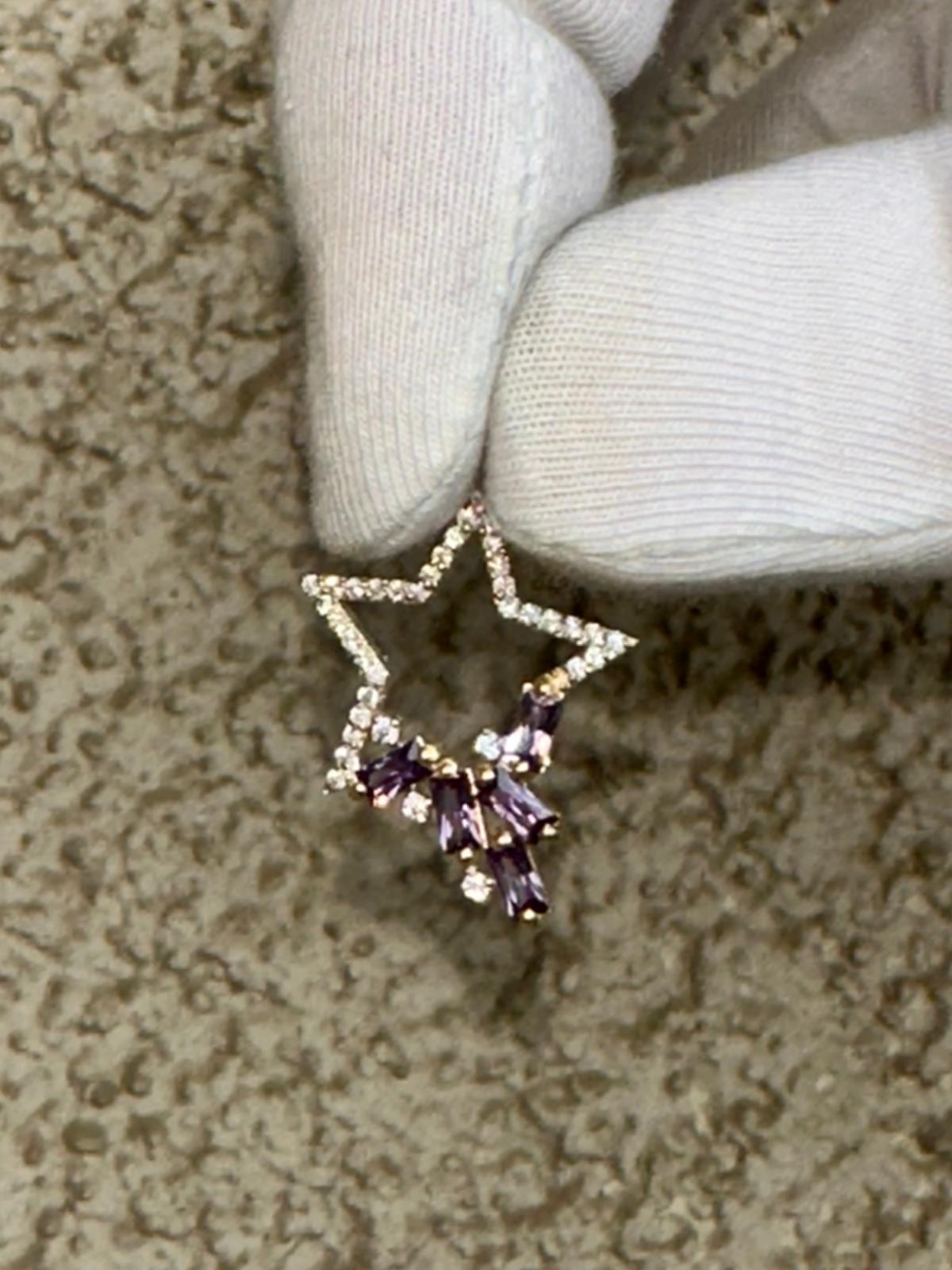 Star pendant necklace in 14k gold. For Sale 1