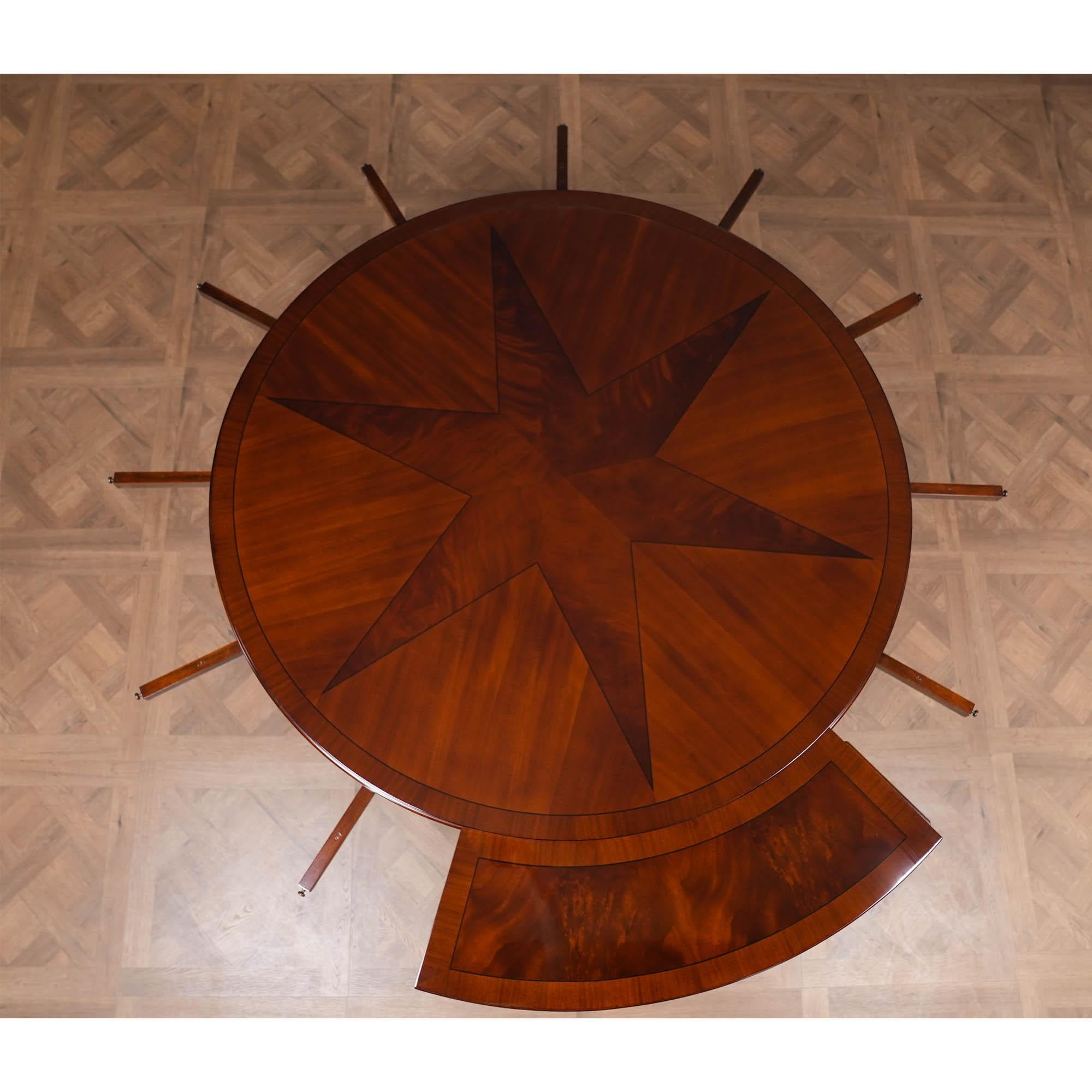 Acajou Table à manger à périmètre étoilé en vente