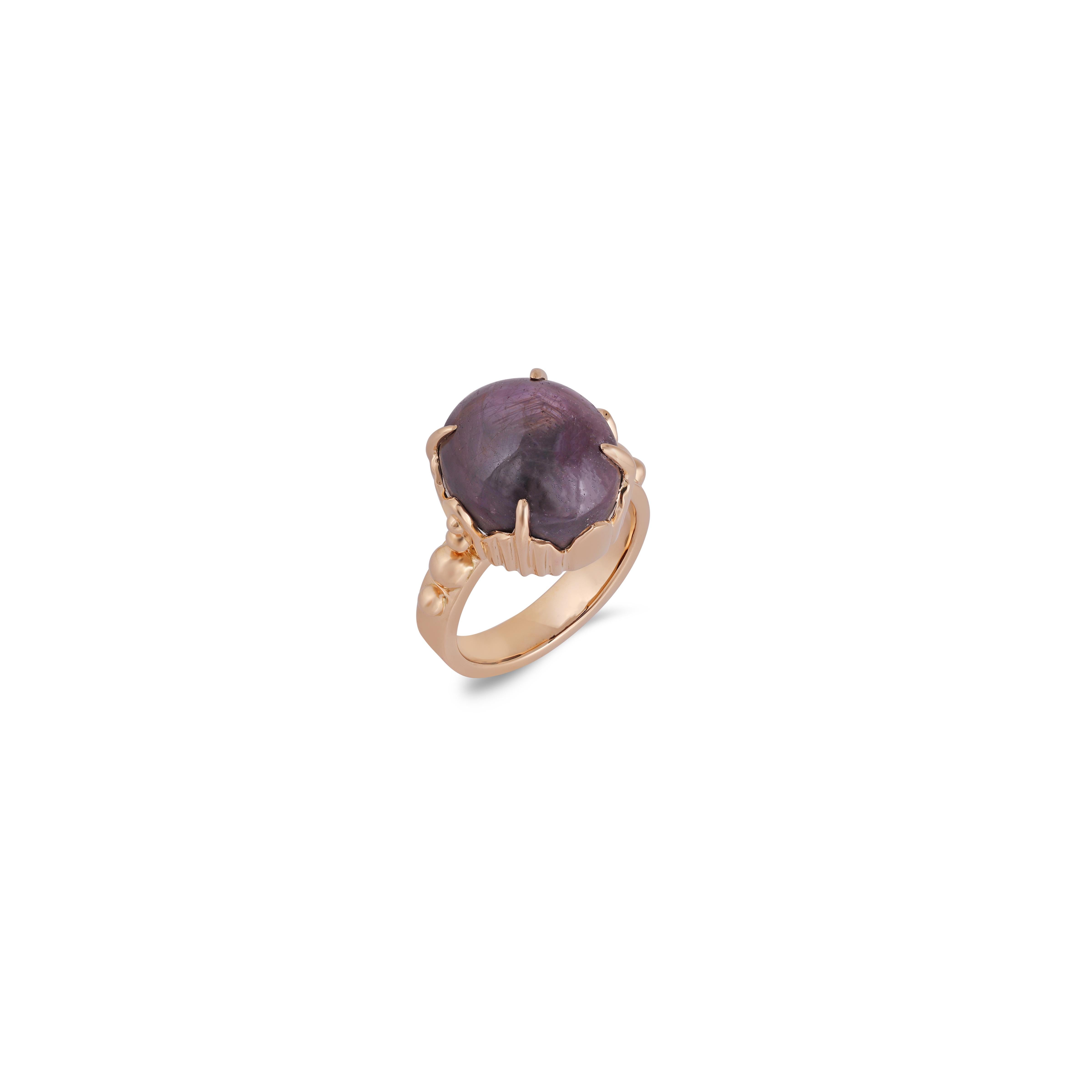 Contemporary Star Ruby 6 Line Ring in 18 Karat Yellow Gold For Sale