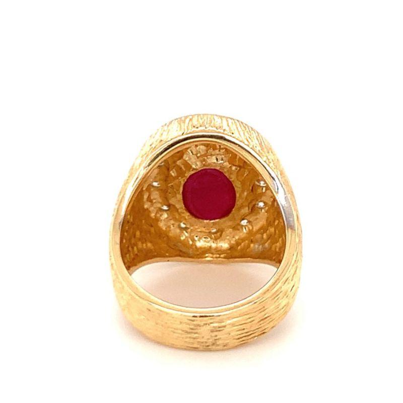 Ring aus 18 Karat Gelbgold mit Stern-Rubin und Diamant, ca. 1960er Jahre (Cabochon) im Angebot