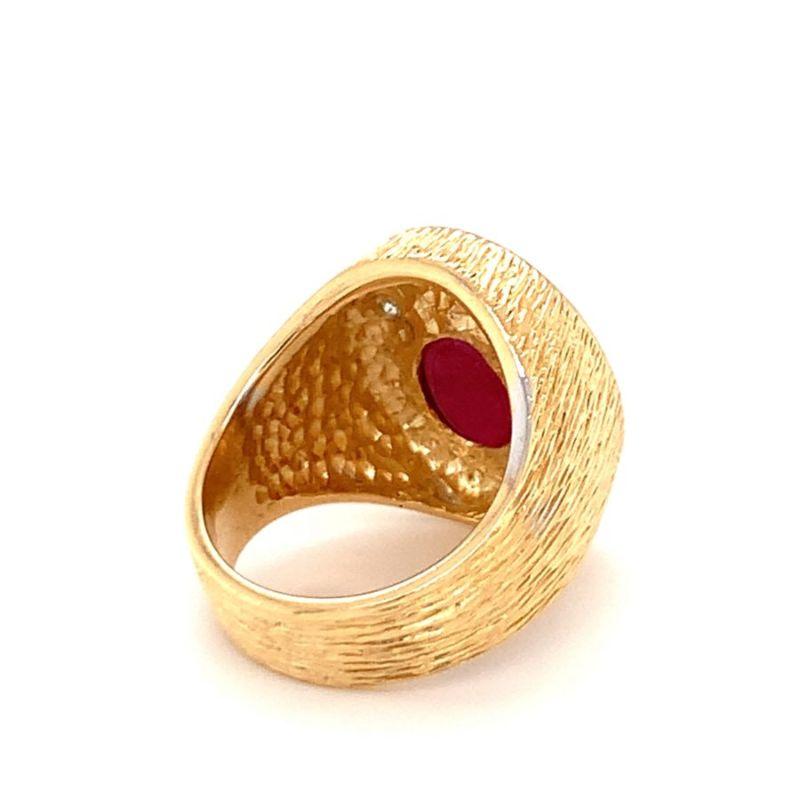 Cabochon Star Ruby and Diamond 18k Yellow Gold Ring, circa 1960s For Sale