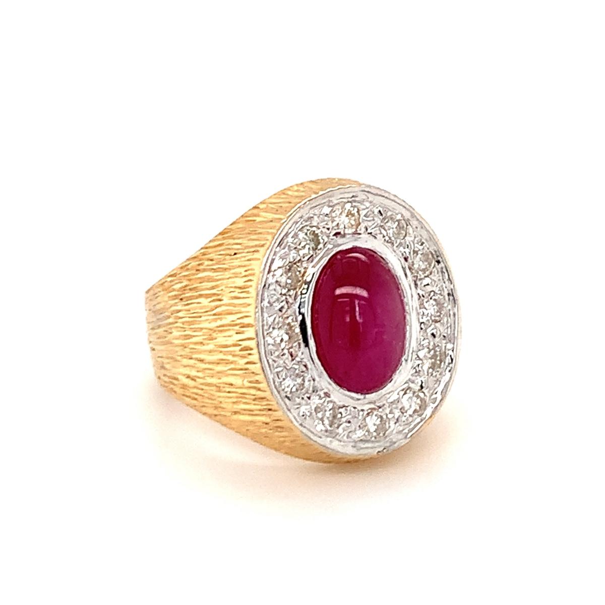 Star Ruby and Diamond 18k Yellow Gold Ring, circa 1960s For Sale 1