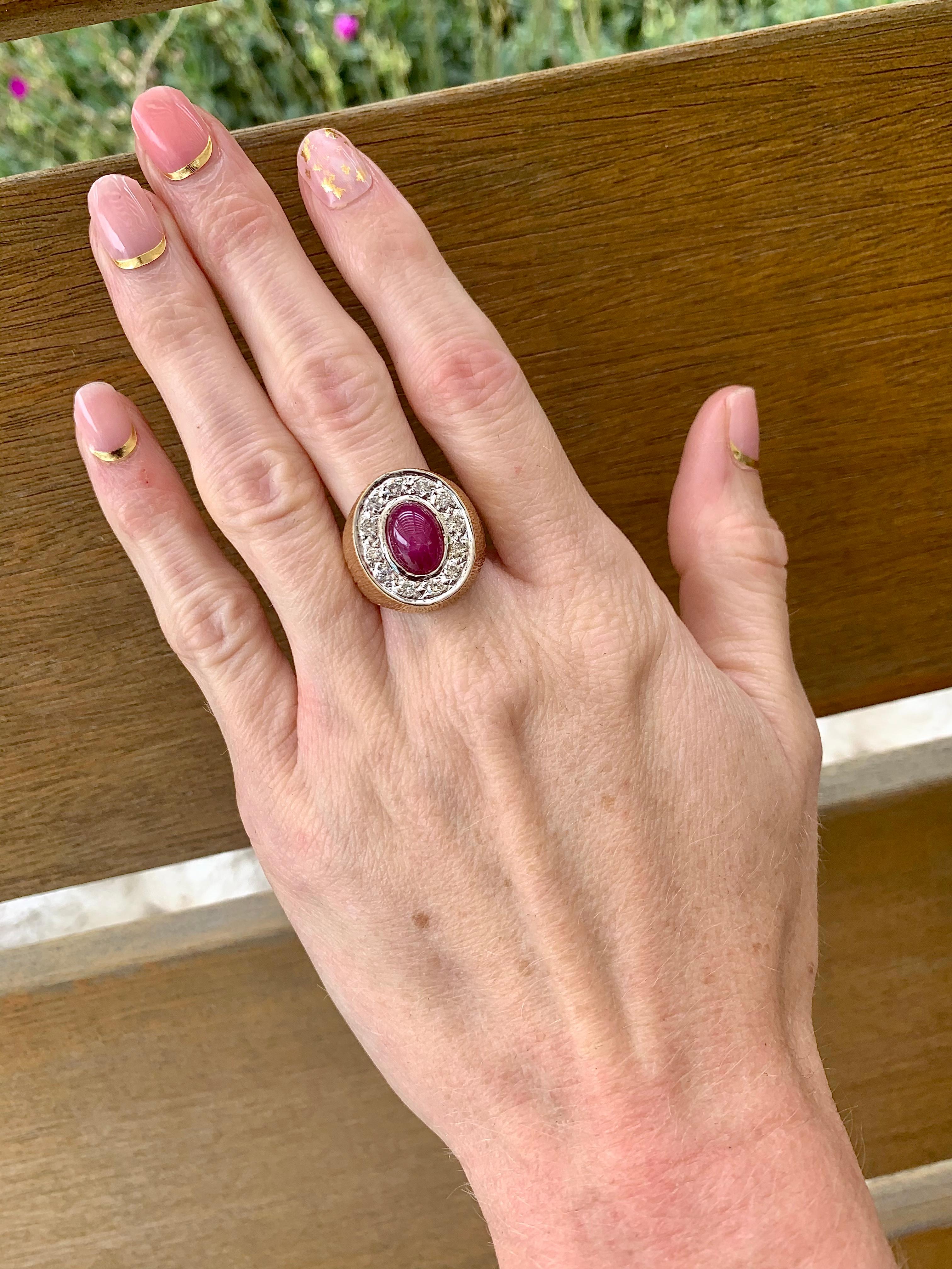 Star Ruby and Diamond 18k Yellow Gold Ring, circa 1960s For Sale 2