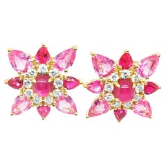 Sternrubin, Diamant, birnenförmiger Rubin und rosa Saphir Ohrstecker aus 18k Gold
