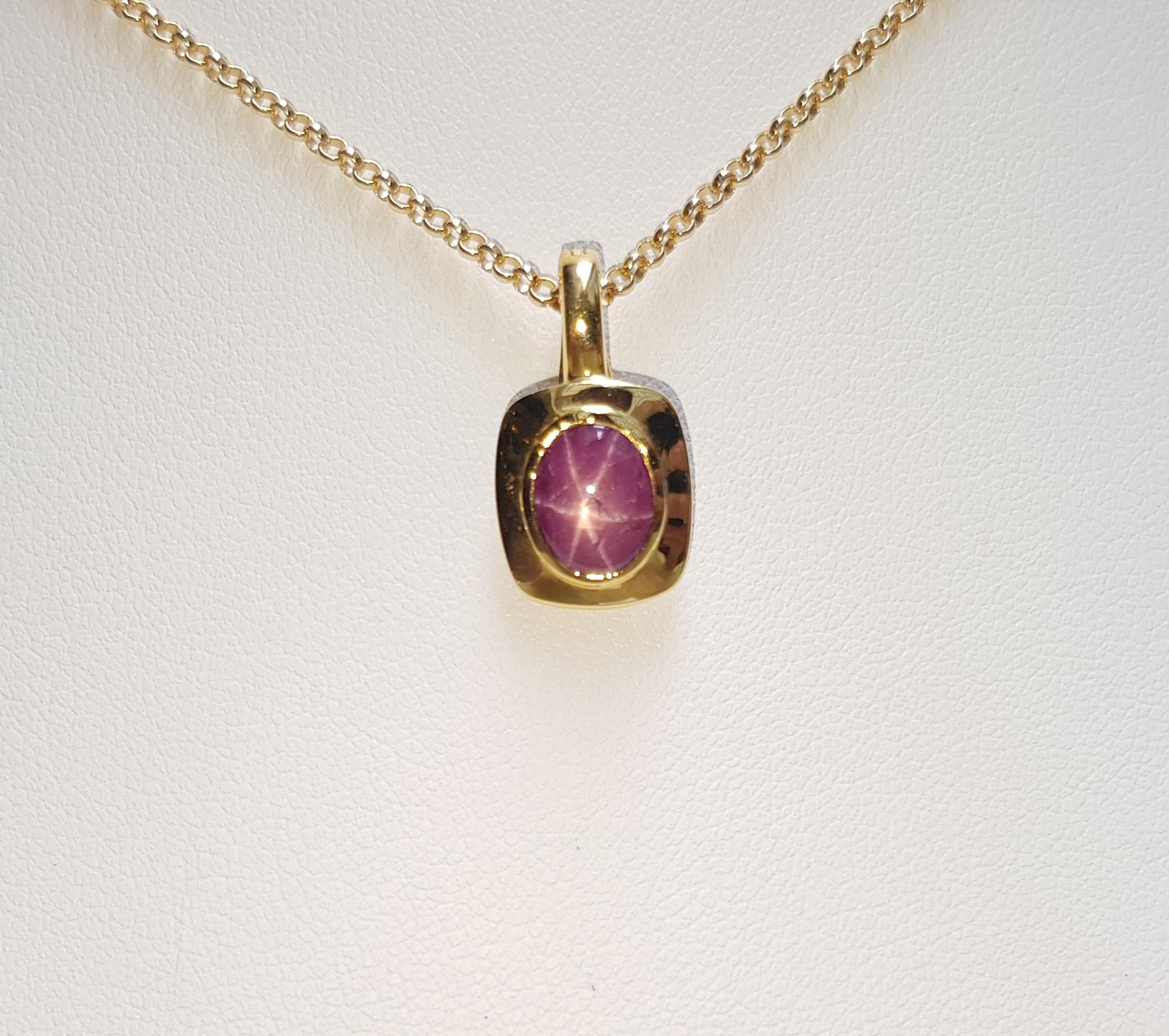 Star Ruby 2.58 carats Pendant set in 18 Karat Gold Settings
(chain not included)

Width:  1.0 cm 
Length: 1.8 cm
Total Weight: 3.09 grams


