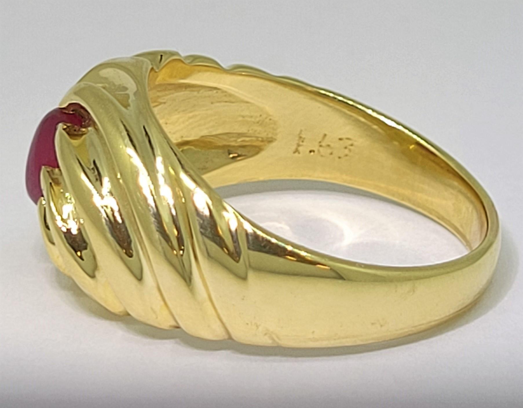 Women's or Men's Star Ruby Ring 18 Karat Yellow Gold