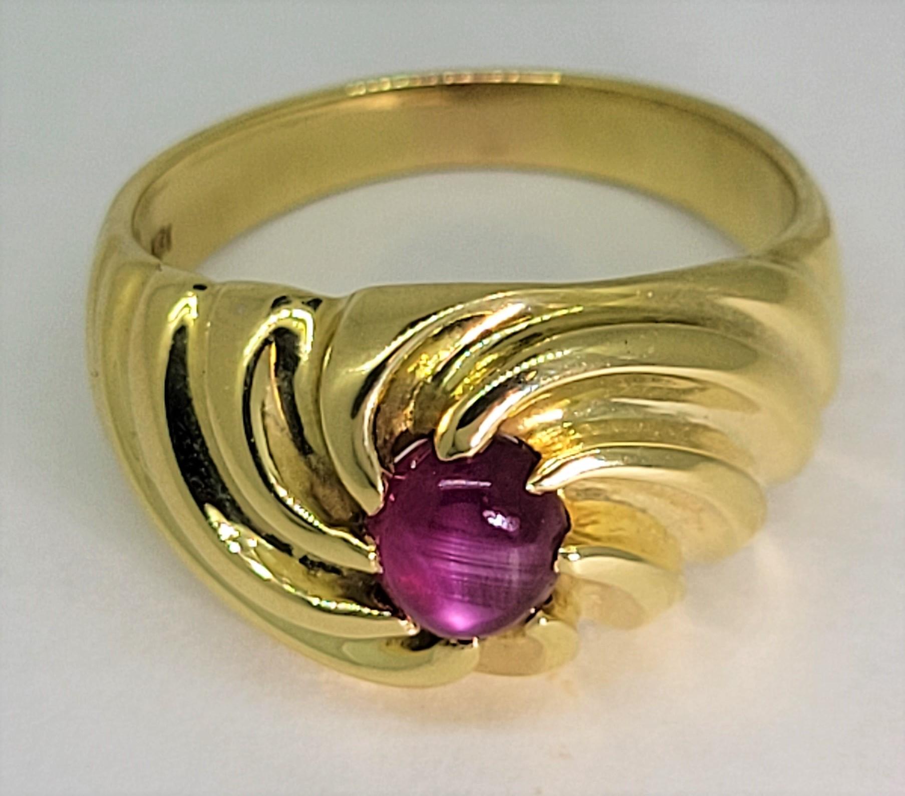 Star Ruby Ring 18 Karat Yellow Gold 2