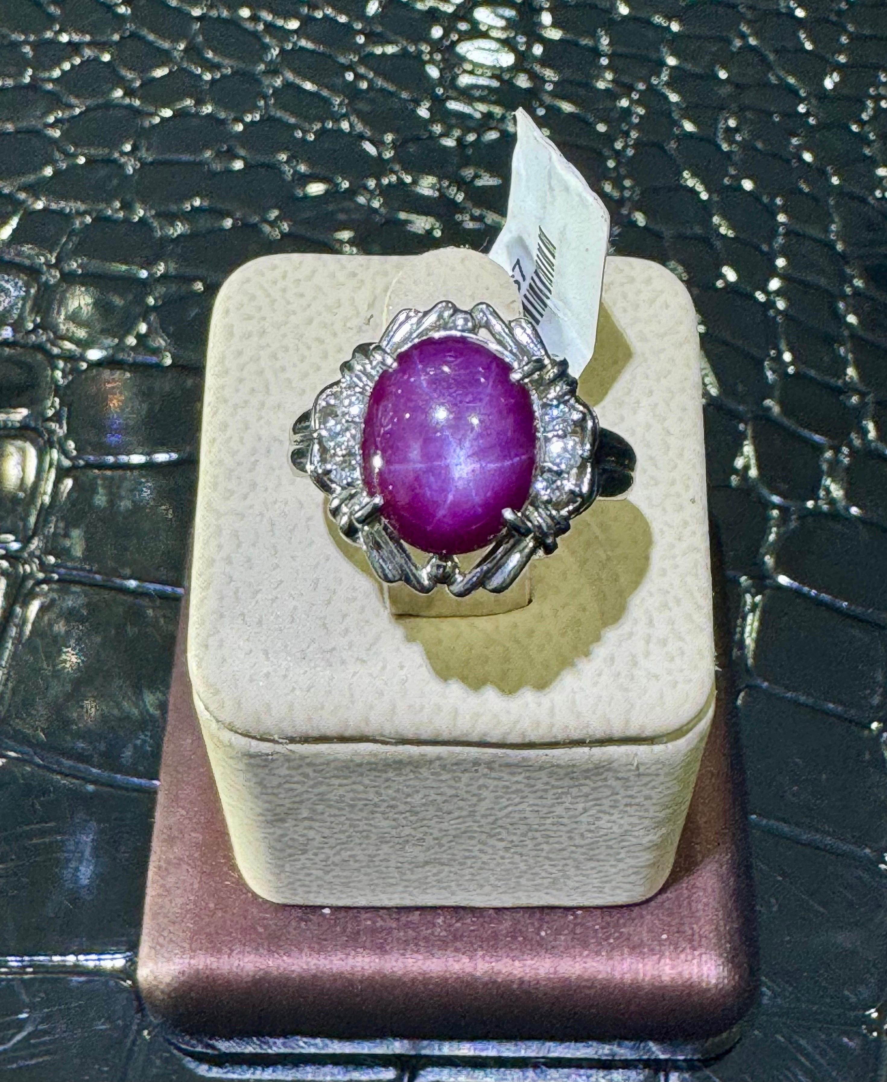 Women's Star Ruby ring In Platinum For Sale