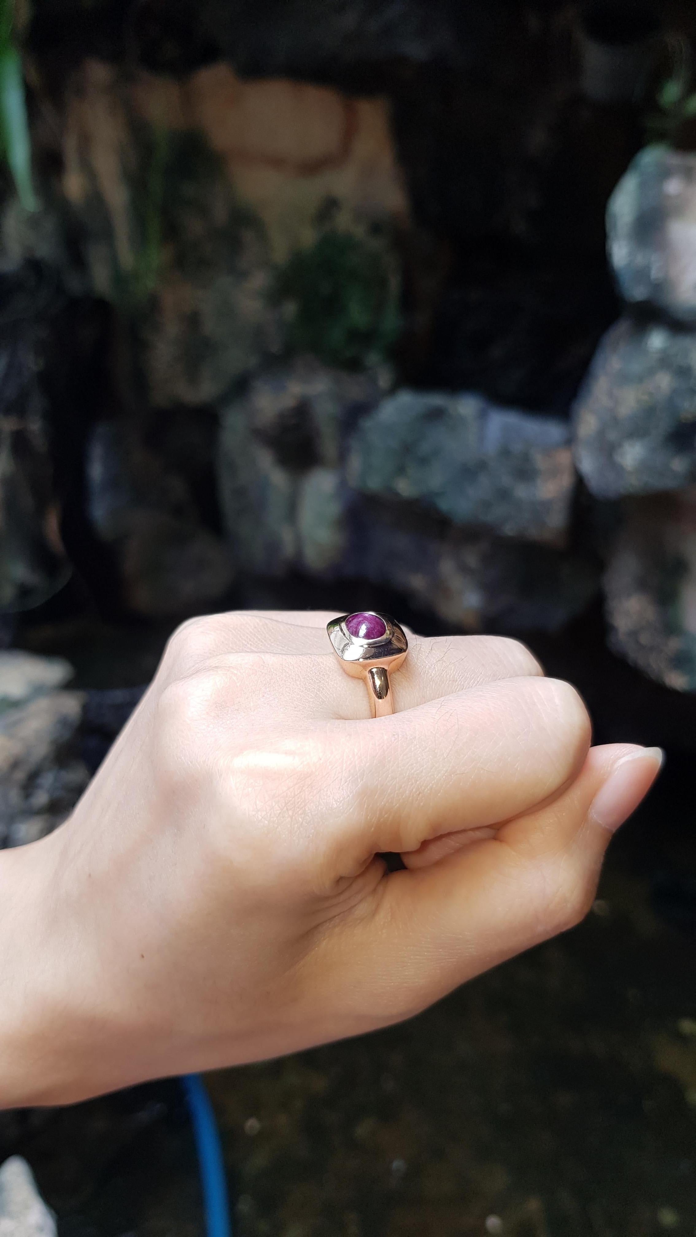 Bague étoile en rubis sertie dans des montures en or rose 18 carats en vente 5