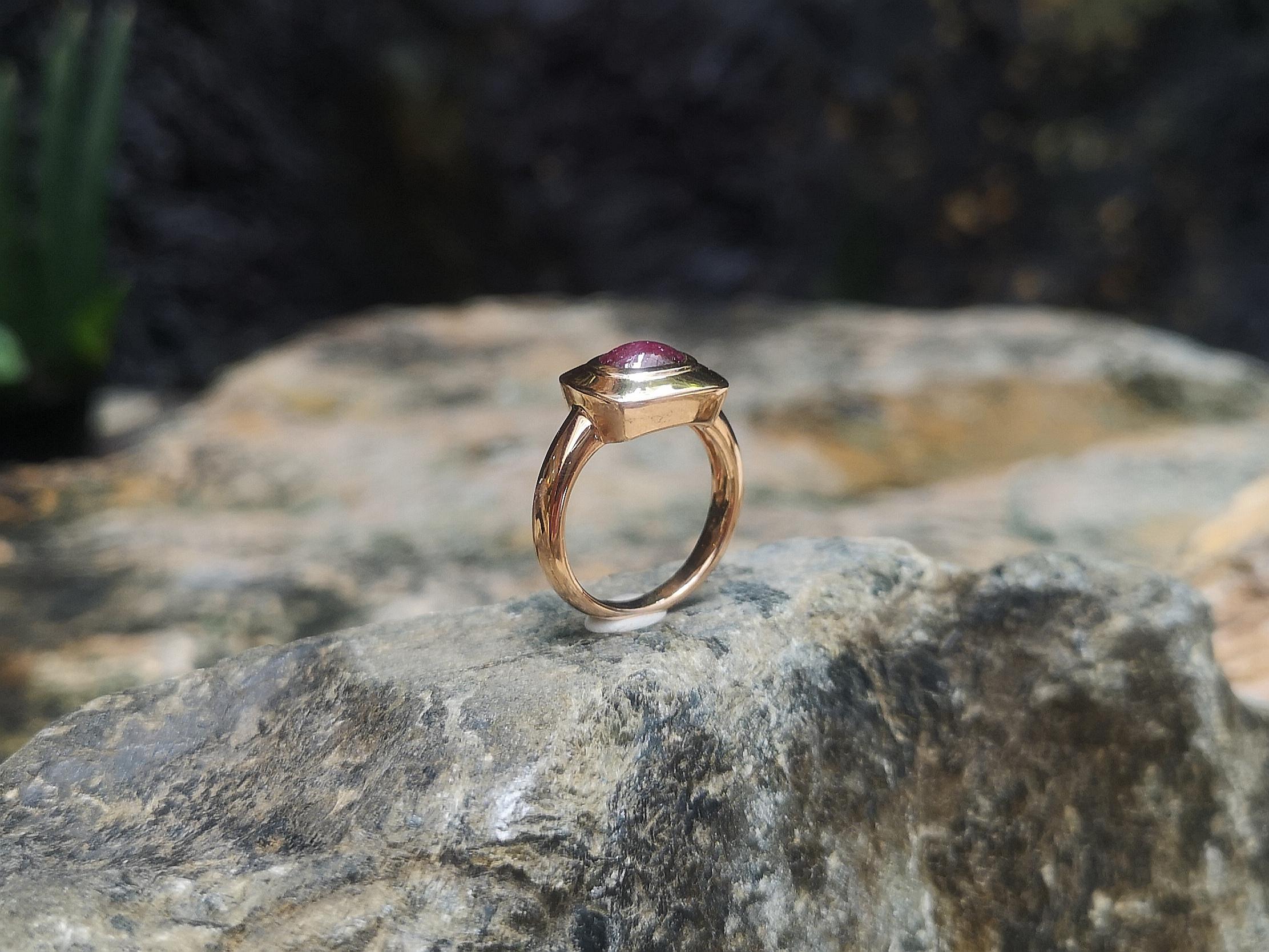 Bague étoile en rubis sertie dans des montures en or rose 18 carats en vente 2