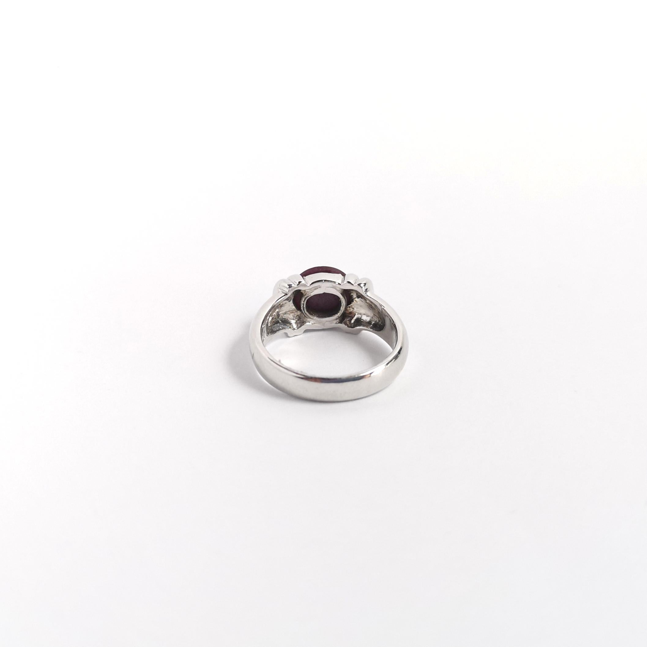 Anillo de rubí estrella engastado en oro blanco de 18 quilates en venta 4