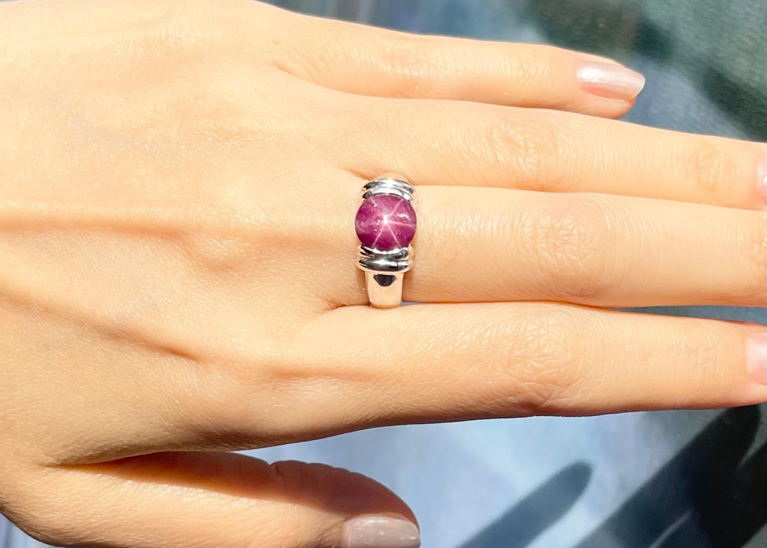 Anillo de rubí estrella engastado en oro blanco de 18 quilates Contemporáneo en venta