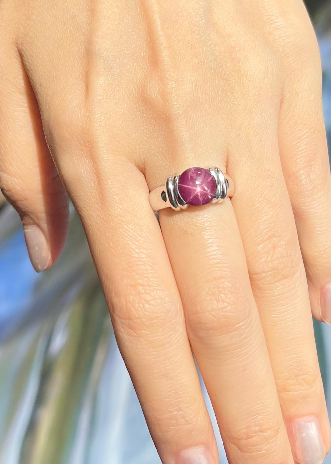Anillo de rubí estrella engastado en oro blanco de 18 quilates Sin cortar en venta