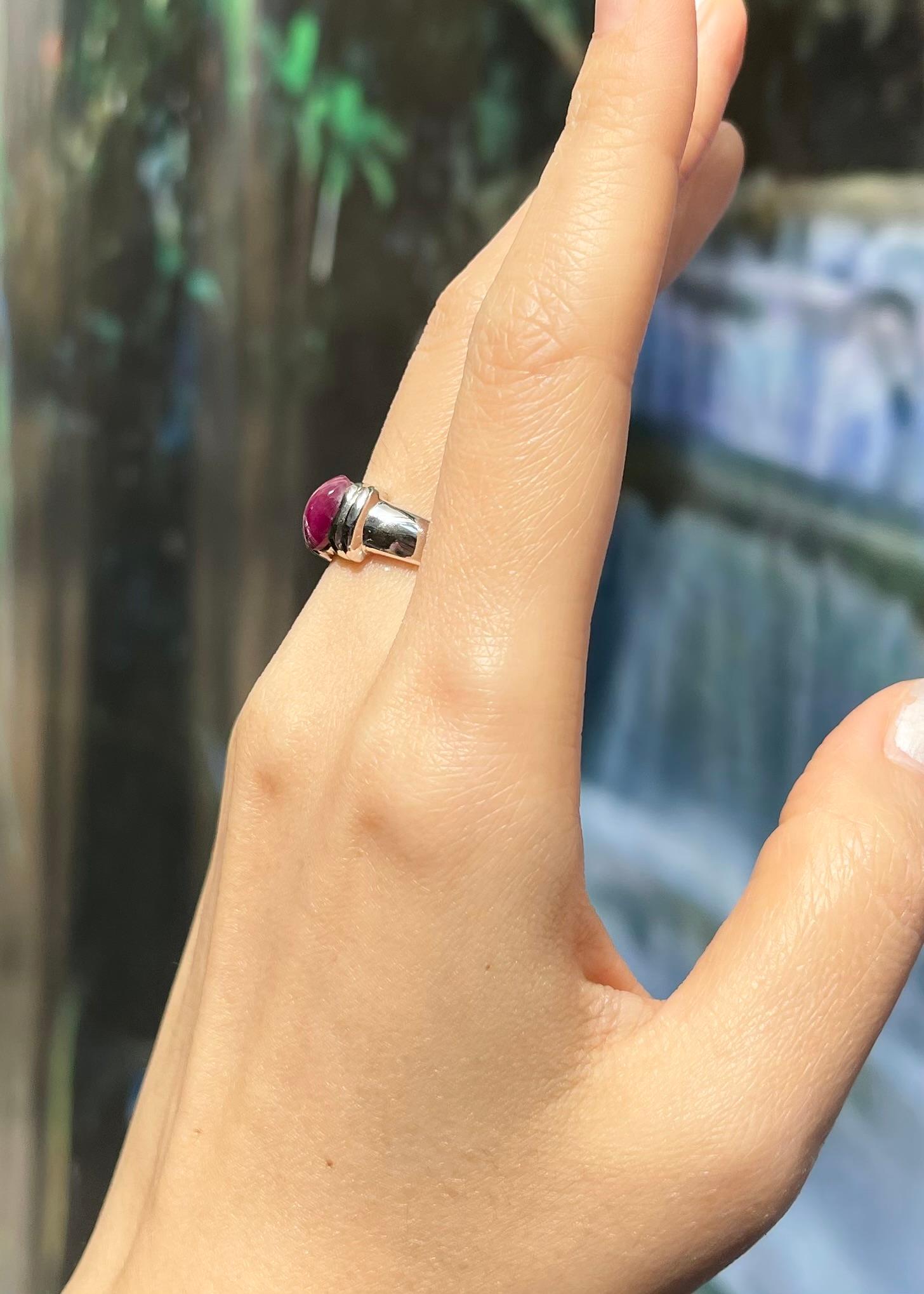 Anillo de rubí estrella engastado en oro blanco de 18 quilates en Nuevo estado para la venta en Bangkok, TH