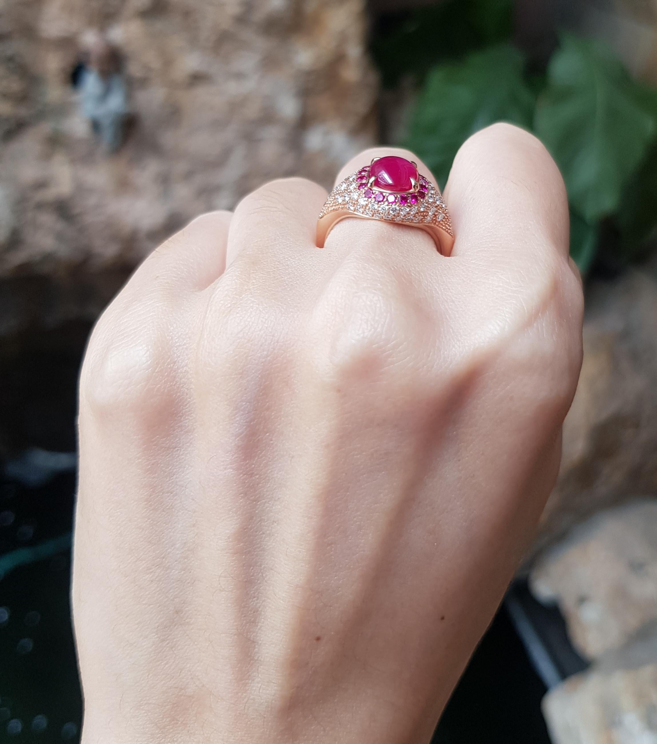 Stern-Rubin, Rubin  Ring mit Diamanten und Diamanten in 18 Karat Roségold gefasst im Zustand „Neu“ im Angebot in Bangkok, TH