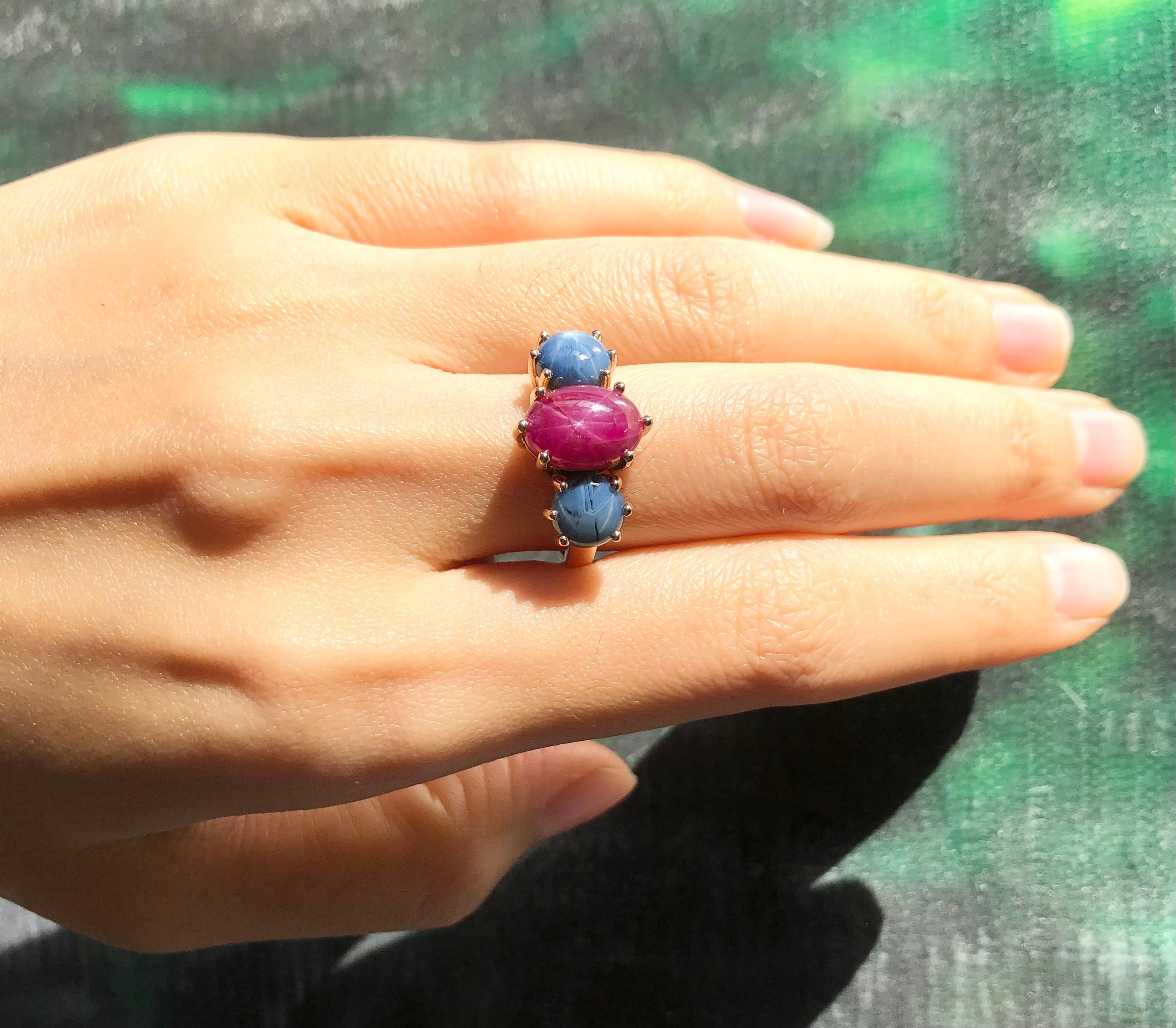 Anillo de Rubí Estrella con Zafiro Estrella Azul Engastado en Oro Rosa de 18 Kilates en venta 3