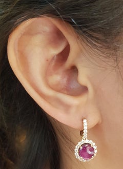 Boucles d'oreilles en or rose 18 carats avec rubis étoilé et diamants