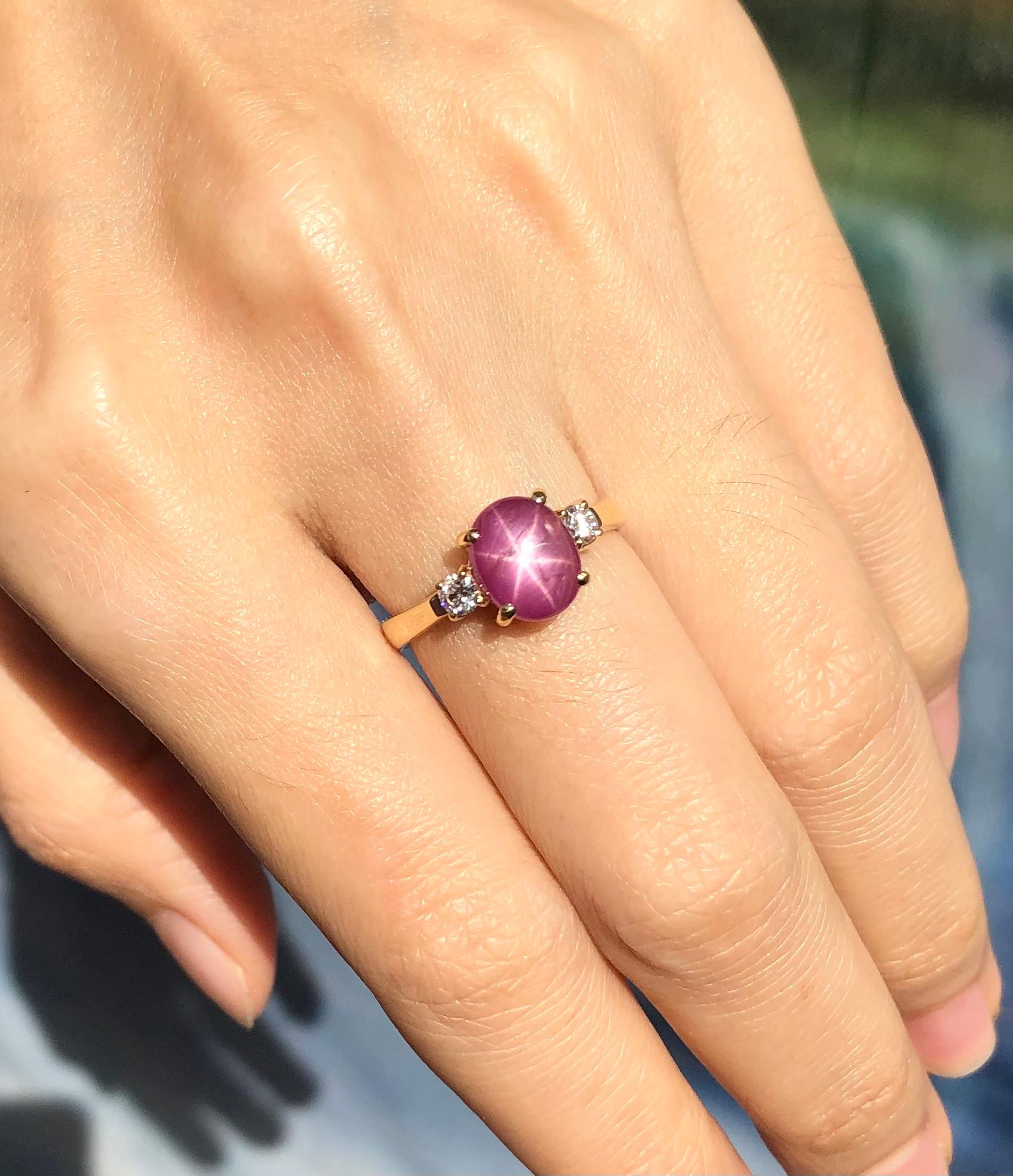 Contemporary Certified Unheated Star Ruby with Diamond Ring Set in 18 Karat Gold Settings For Sale
