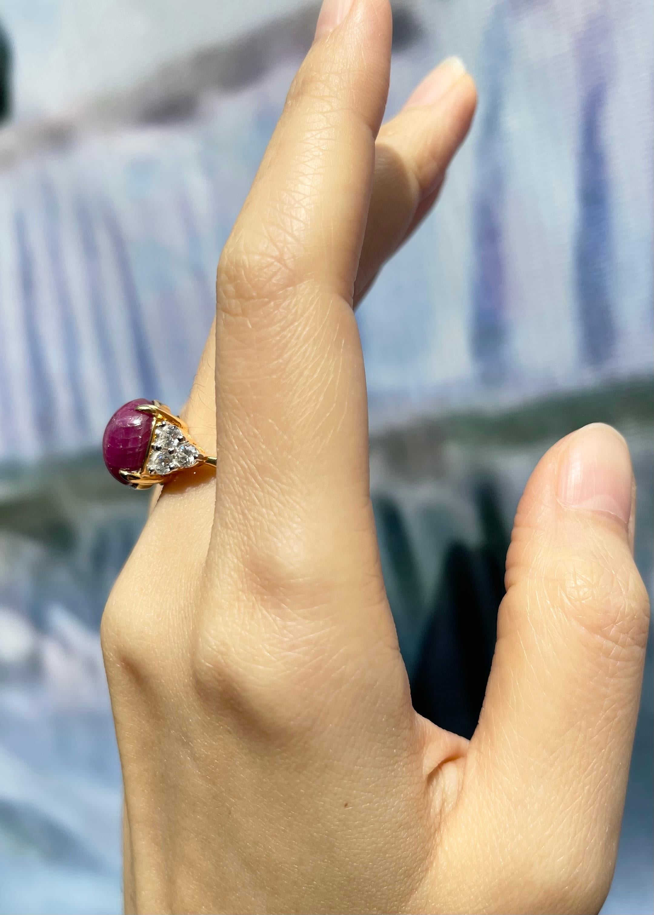 Sternrubin mit Diamantring in 18K Goldfassung (Ungeschliffen) im Angebot